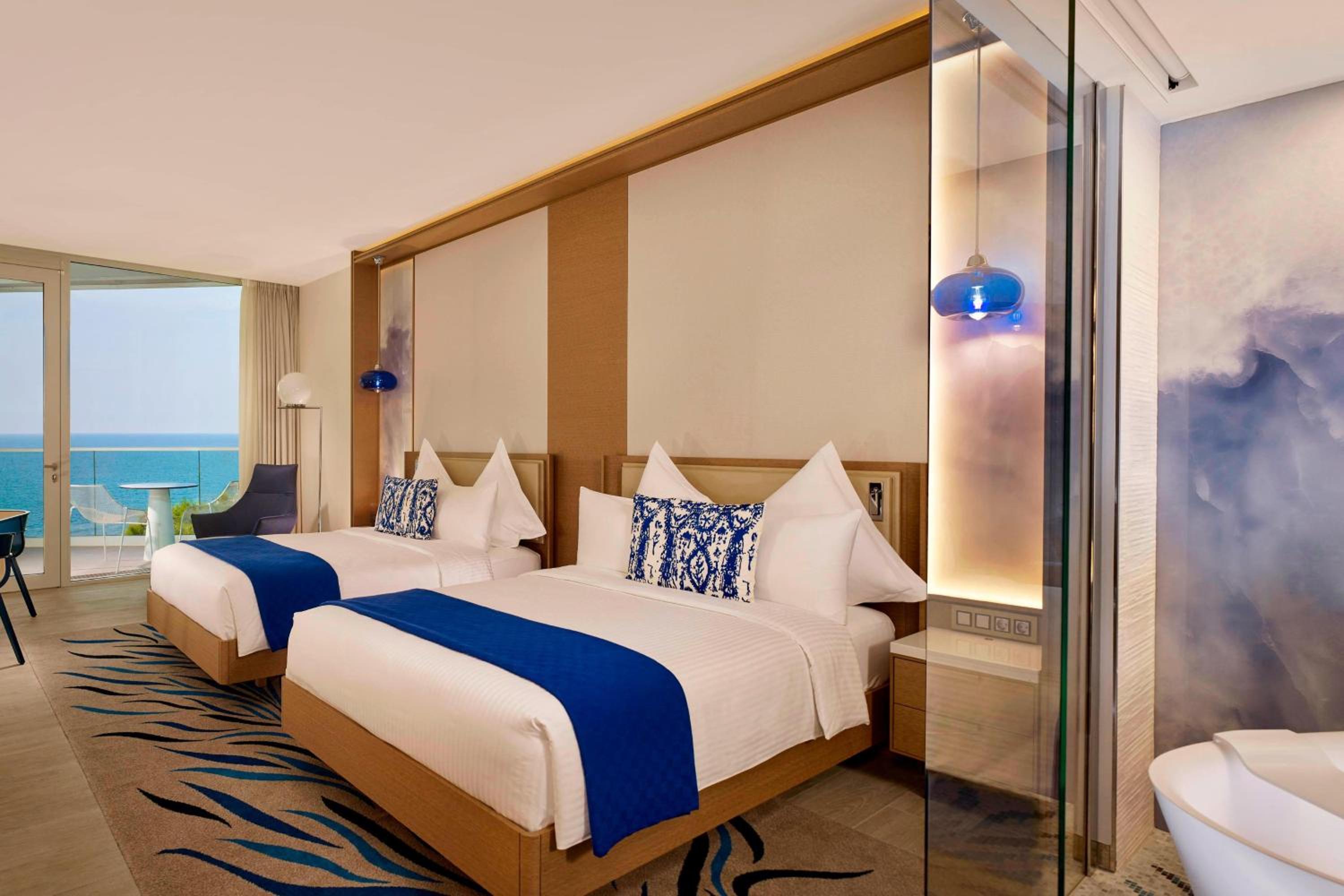 Deluxe Twin Room with Balcony and Partial Sea View photo 3