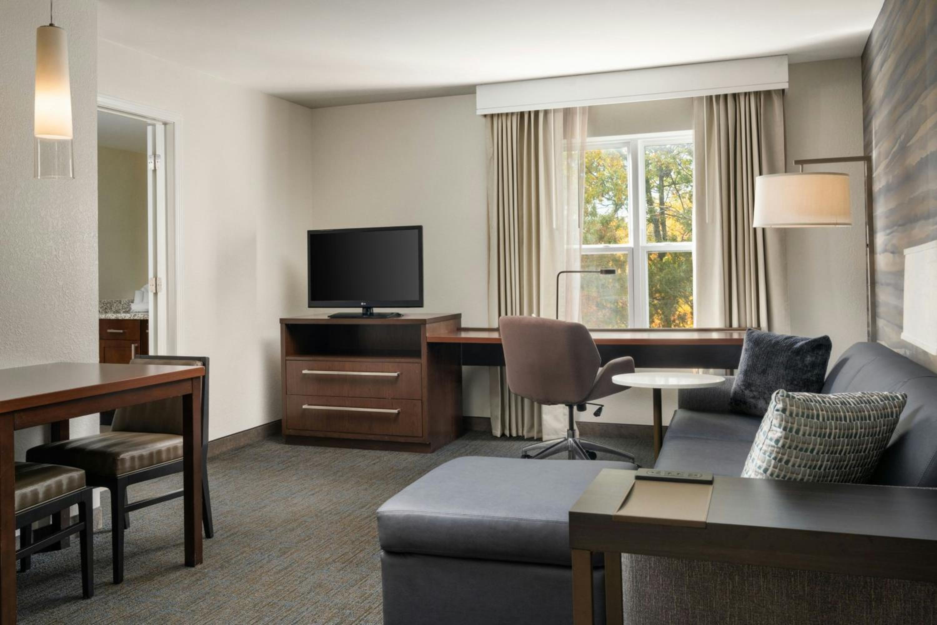 One-Bedroom King Suite with Sofa Bed and Adapted Tub - Mobility Accessible
