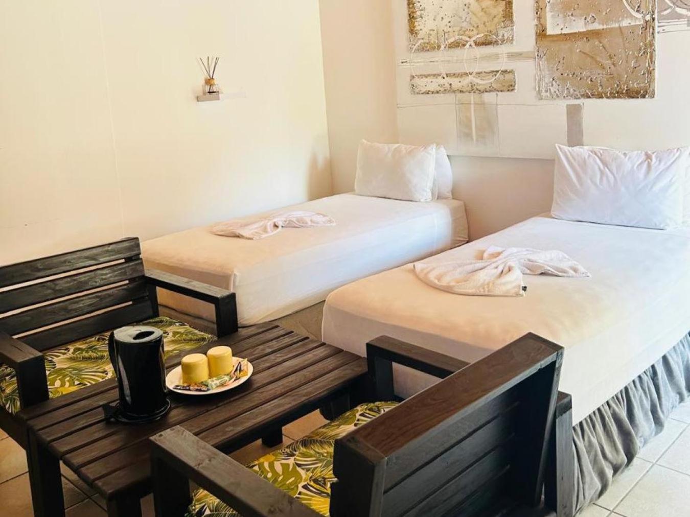 Deluxe King Room - Photo 9