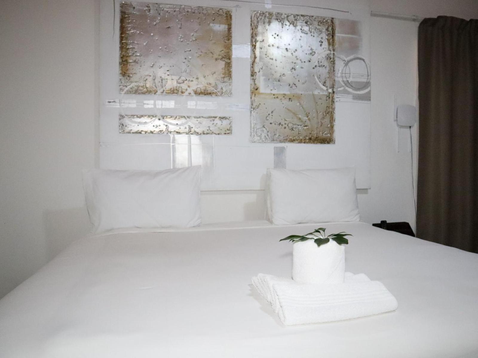 Deluxe King Room - Photo 8