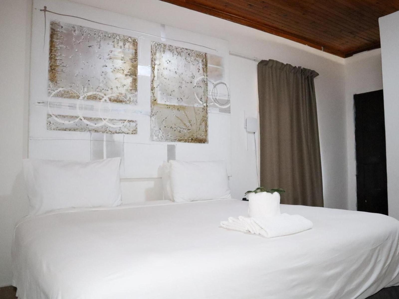 Deluxe King Room - Photo 7