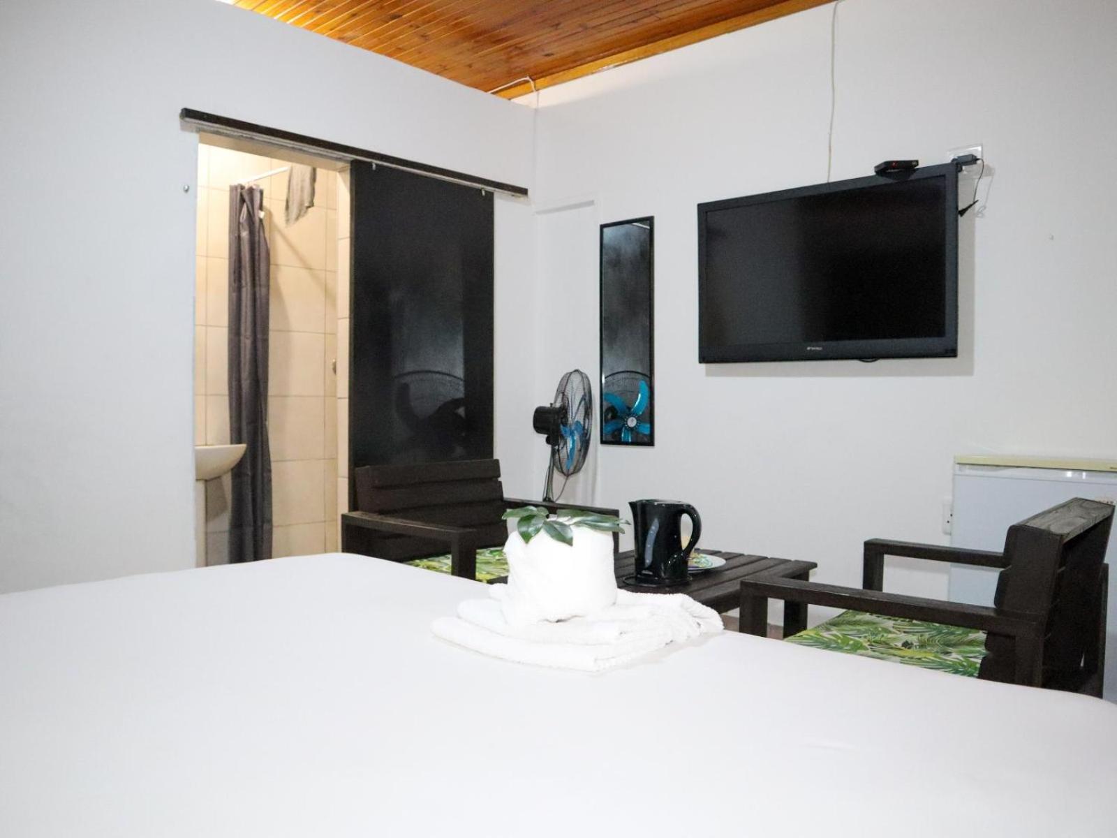 Deluxe King Room - Photo 6