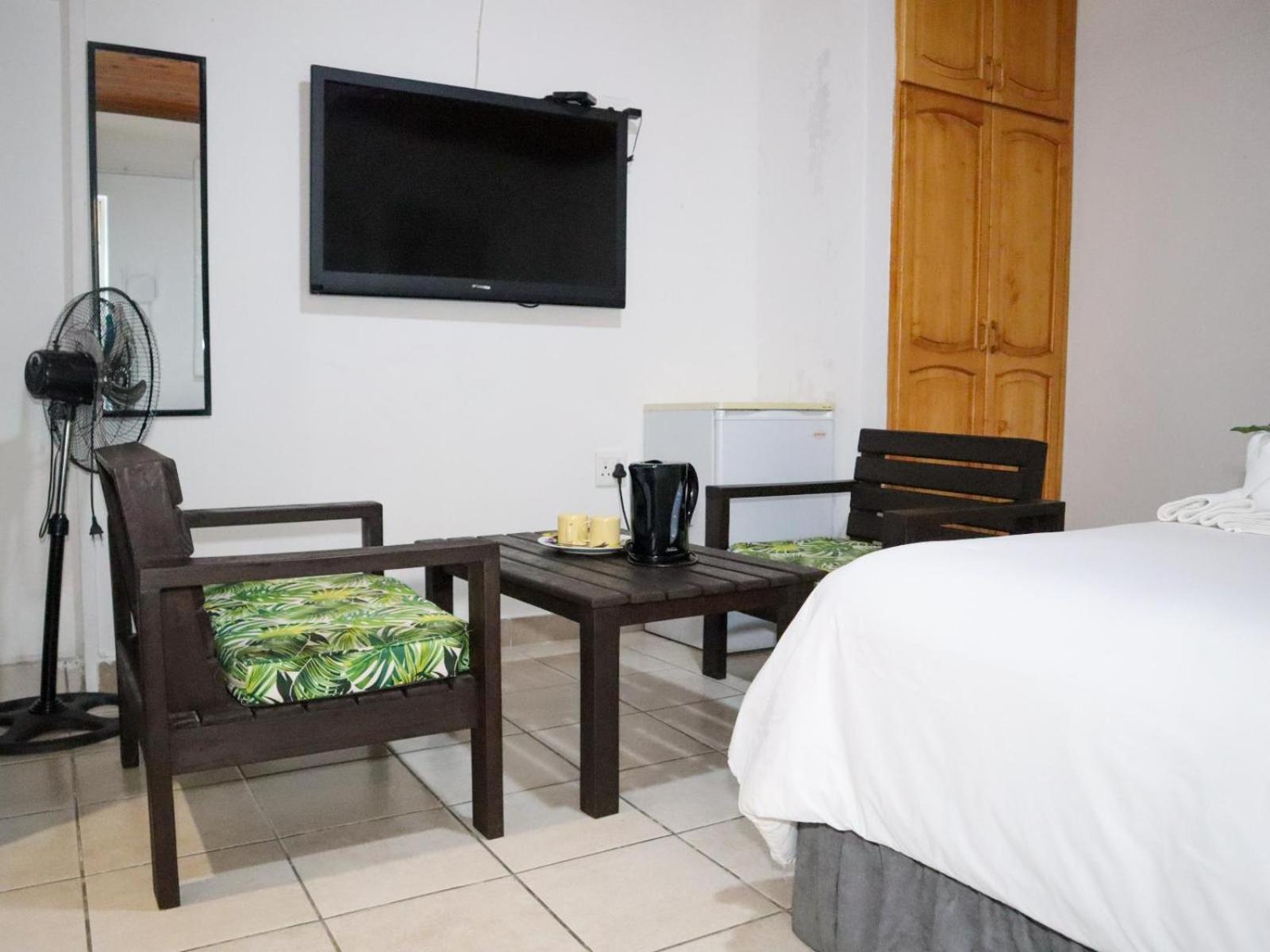 Deluxe King Room - Photo 5