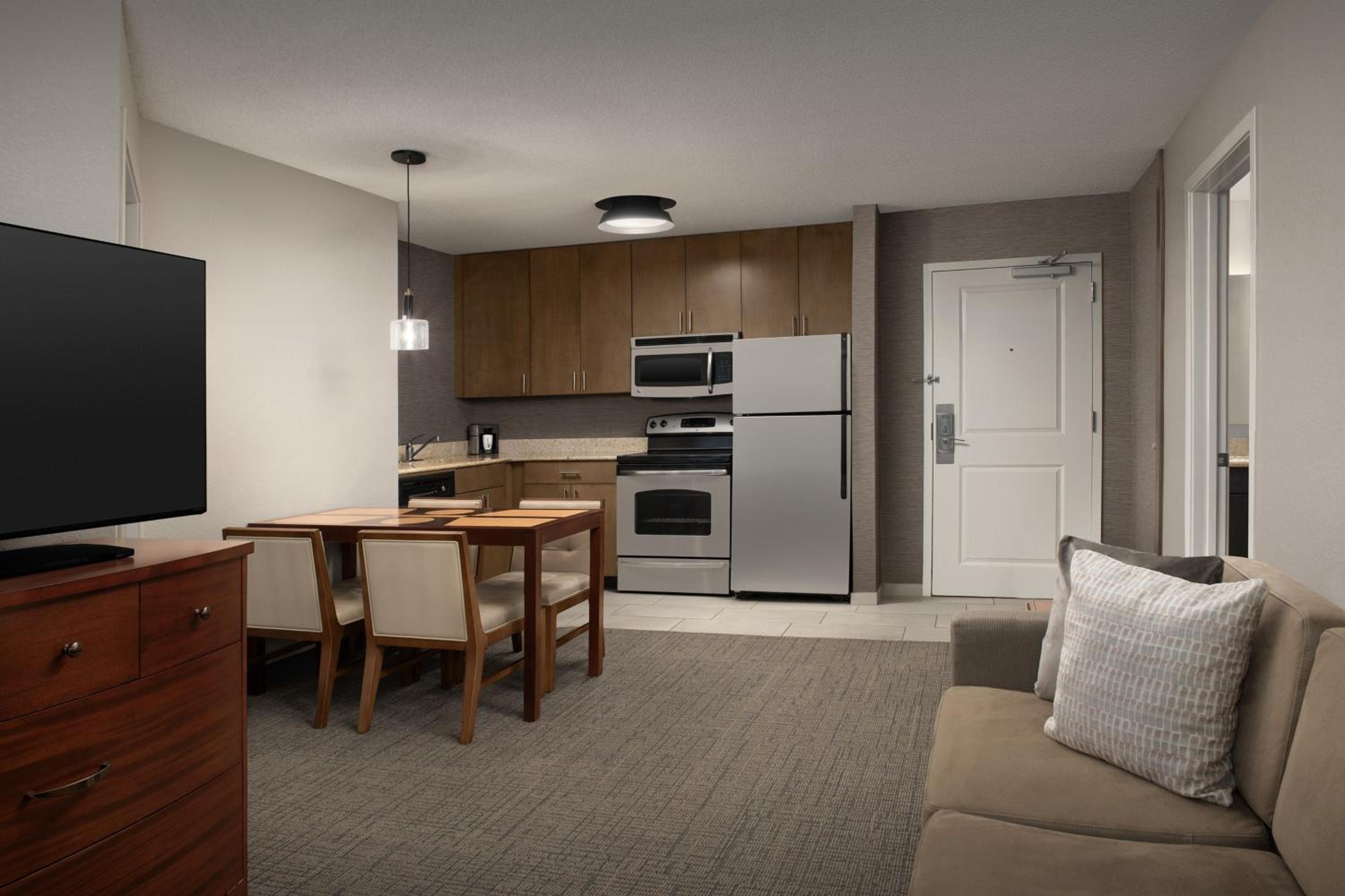 Two-Bedroom Suite - Photo 4