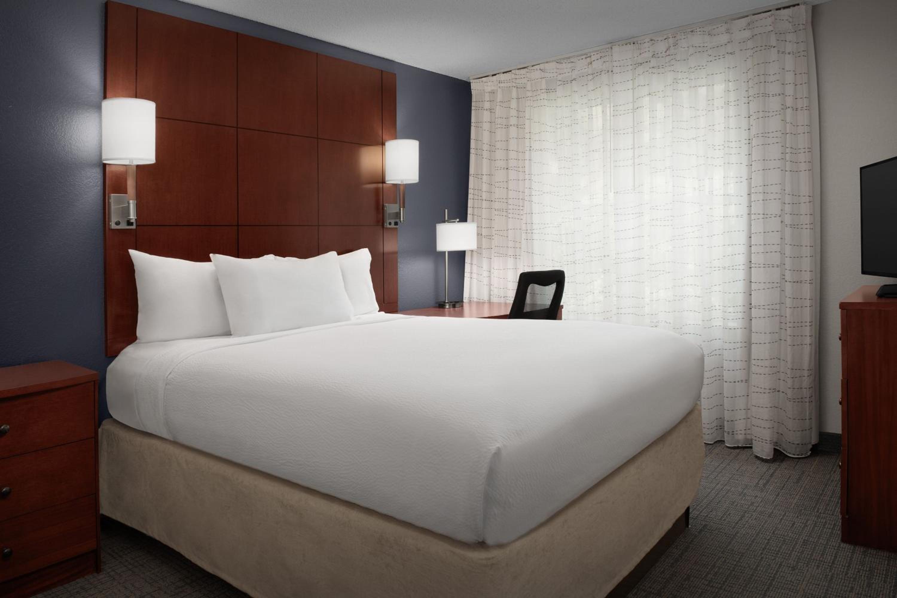 Two-Bedroom Suite - Photo 3