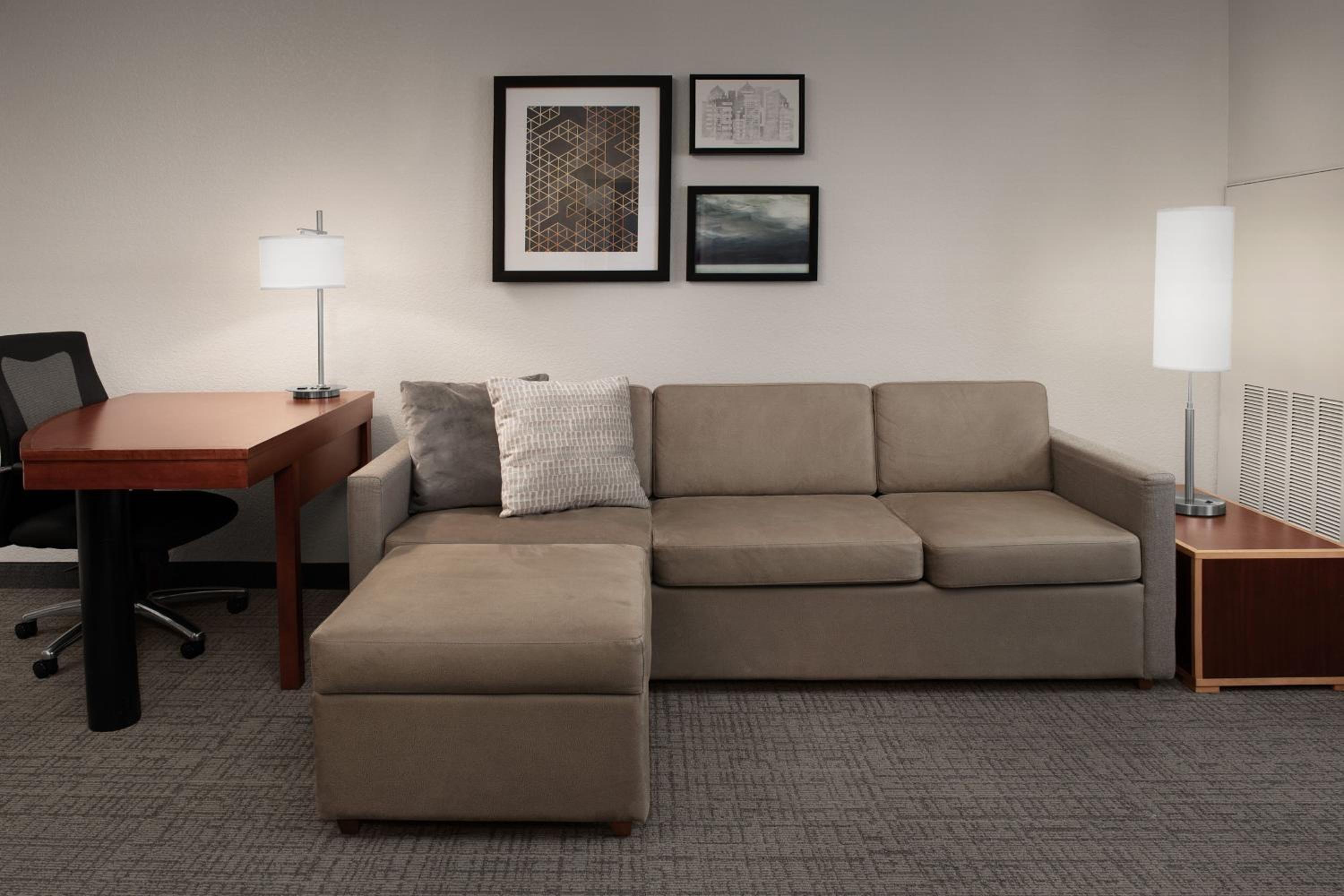 One-Bedroom Suite - Photo 2
