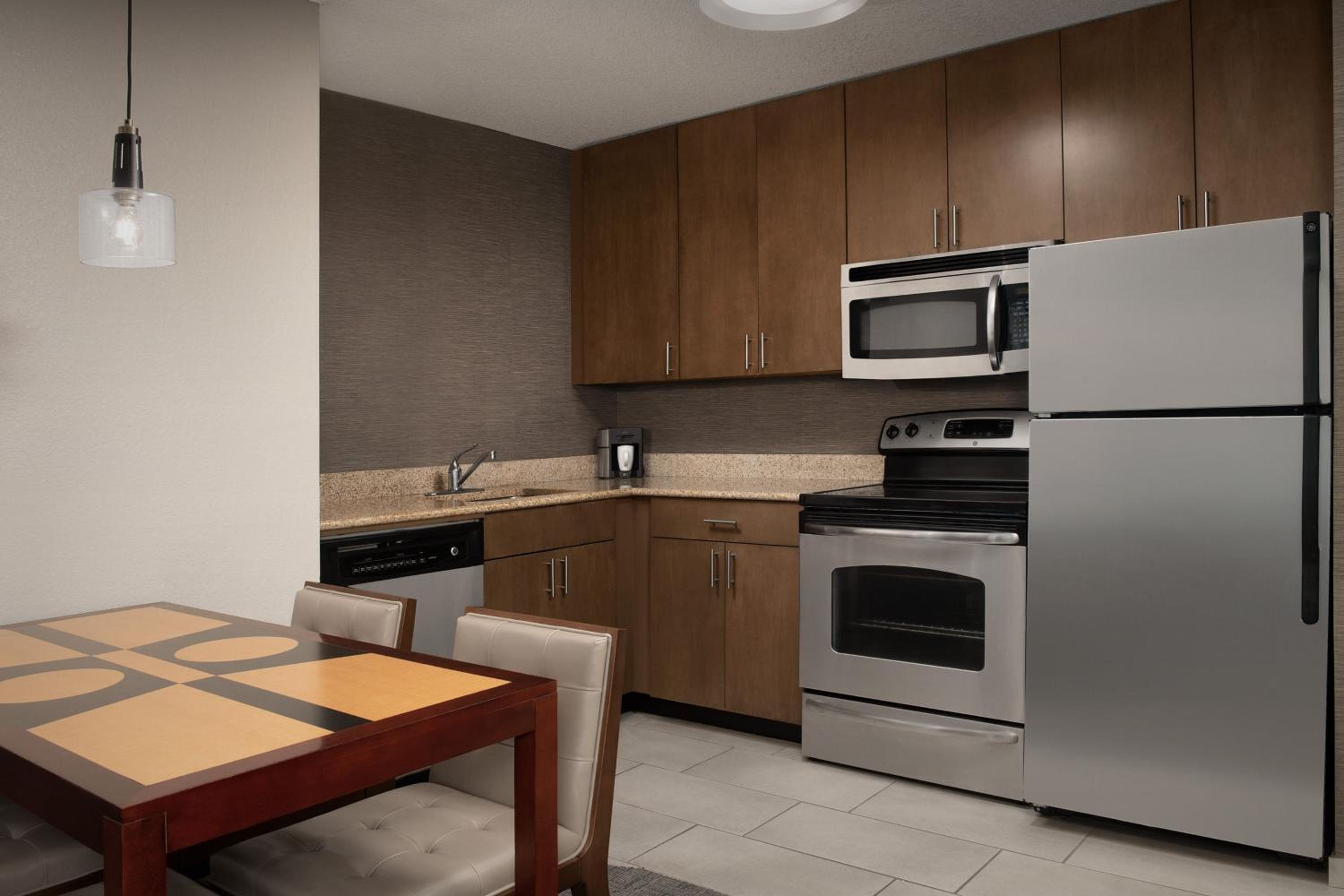 Two-Bedroom Suite - Photo 6