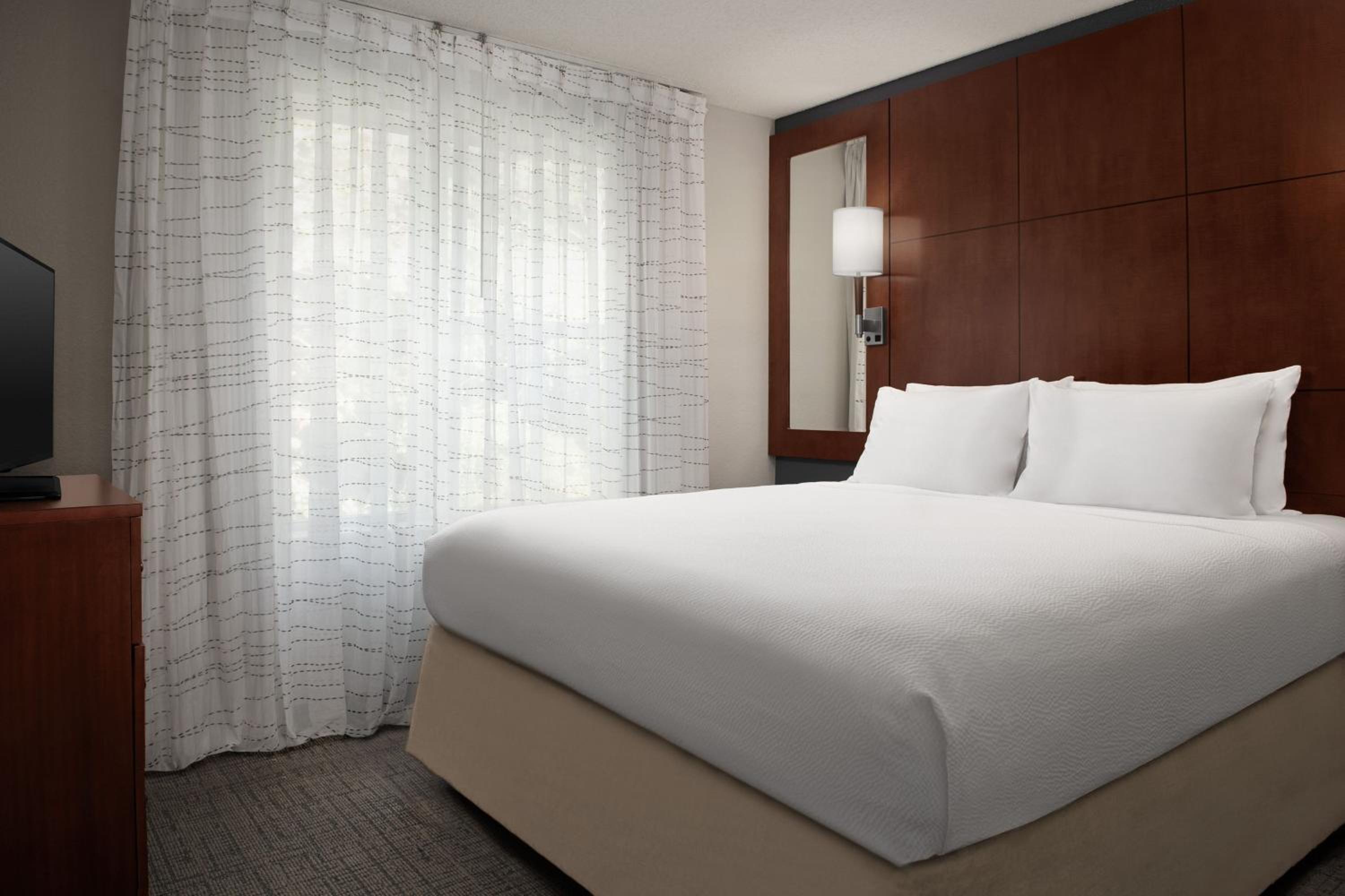 One-Bedroom Suite - Photo 7