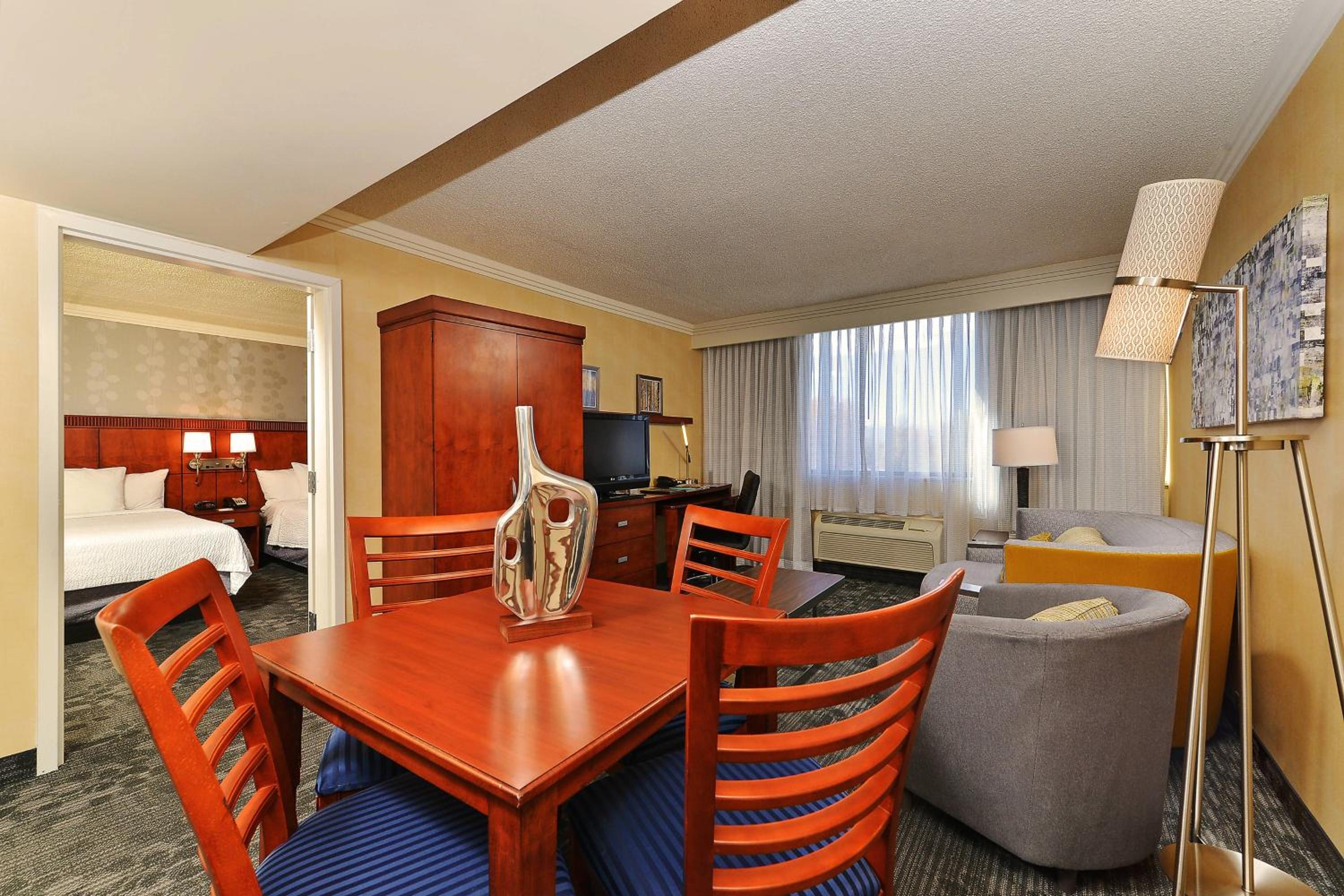 One-Bedroom Suite with Two Queen Beds photo 1