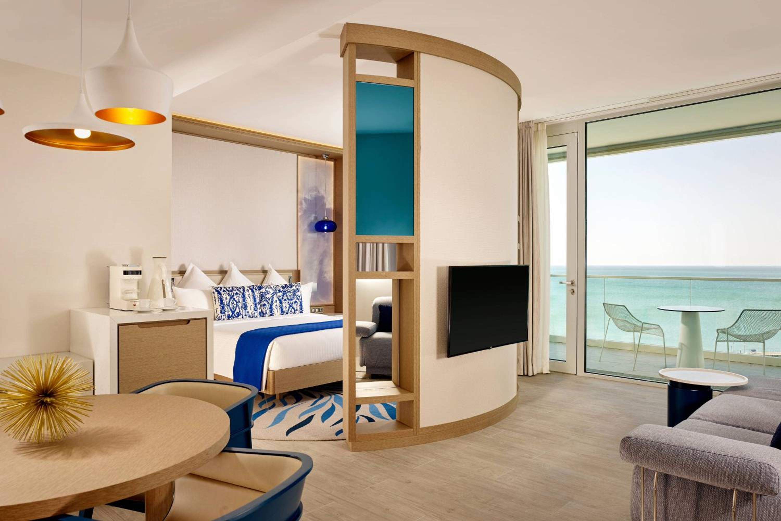 Sunset Room, Larger Guest room, 1 King, Sea view, Balcony photo 2