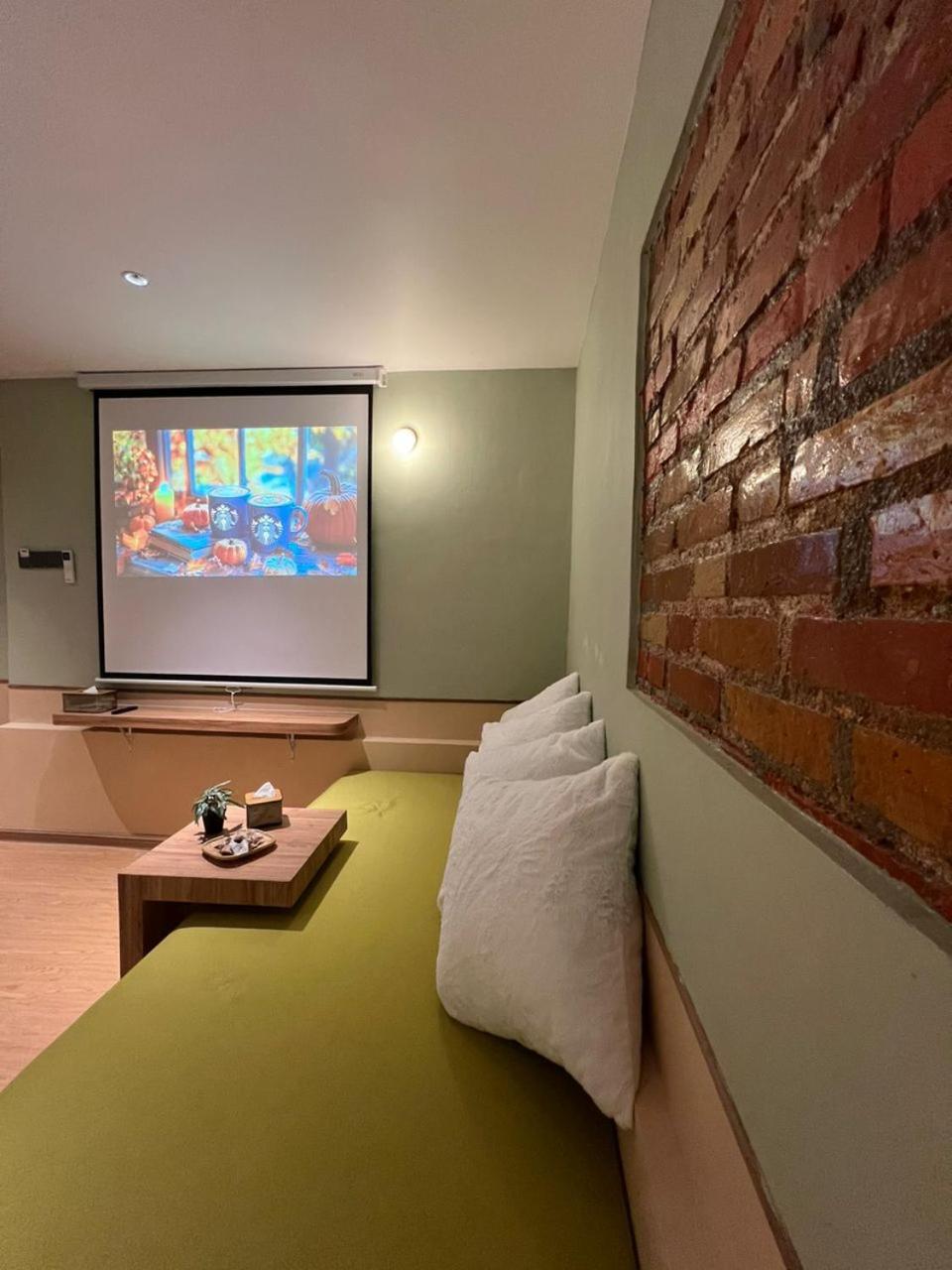 Premier Deluxe King with Sofa Bed and Karaoke Speaker photo 2
