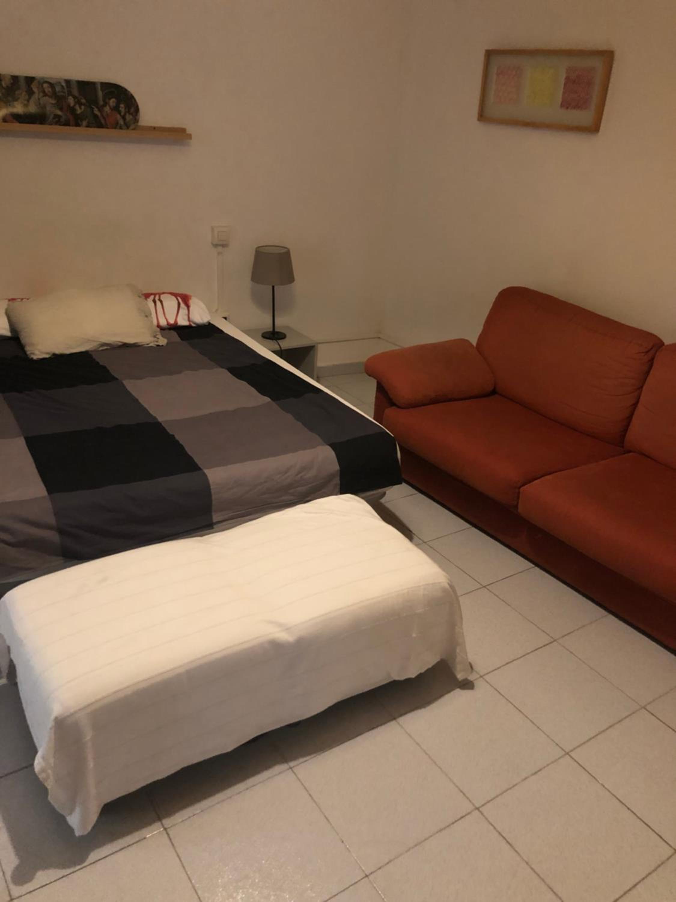 One-Bedroom Apartment photo 2