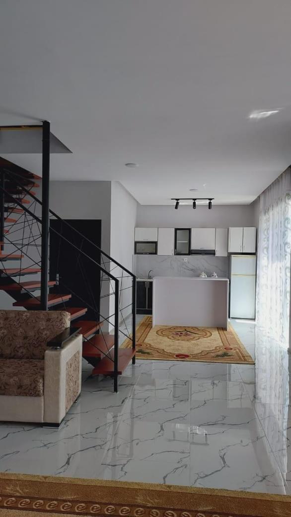 Three-Bedroom House photo 3