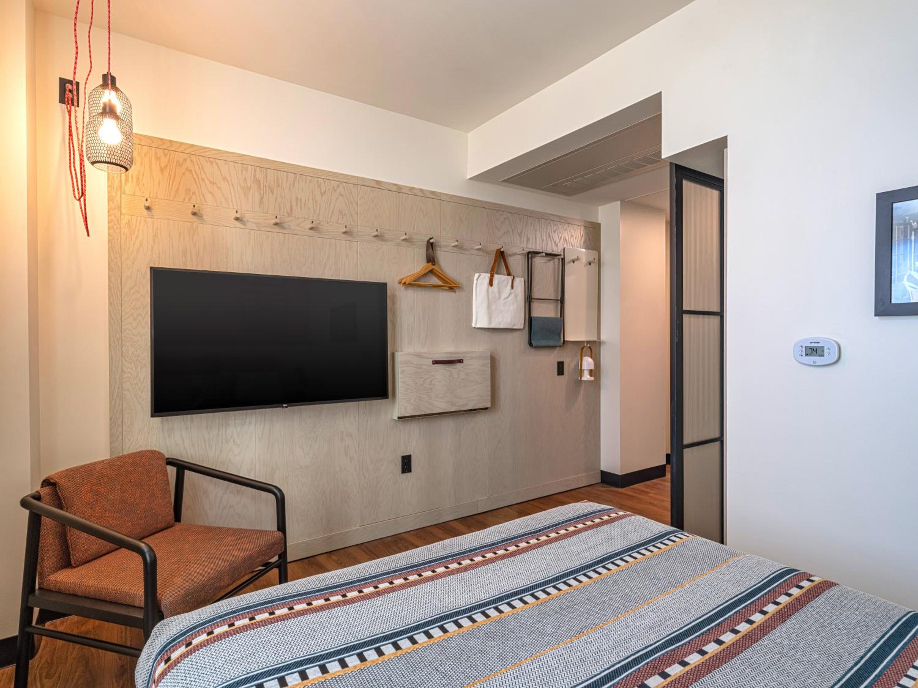 Queen Room with City View - Photo 1