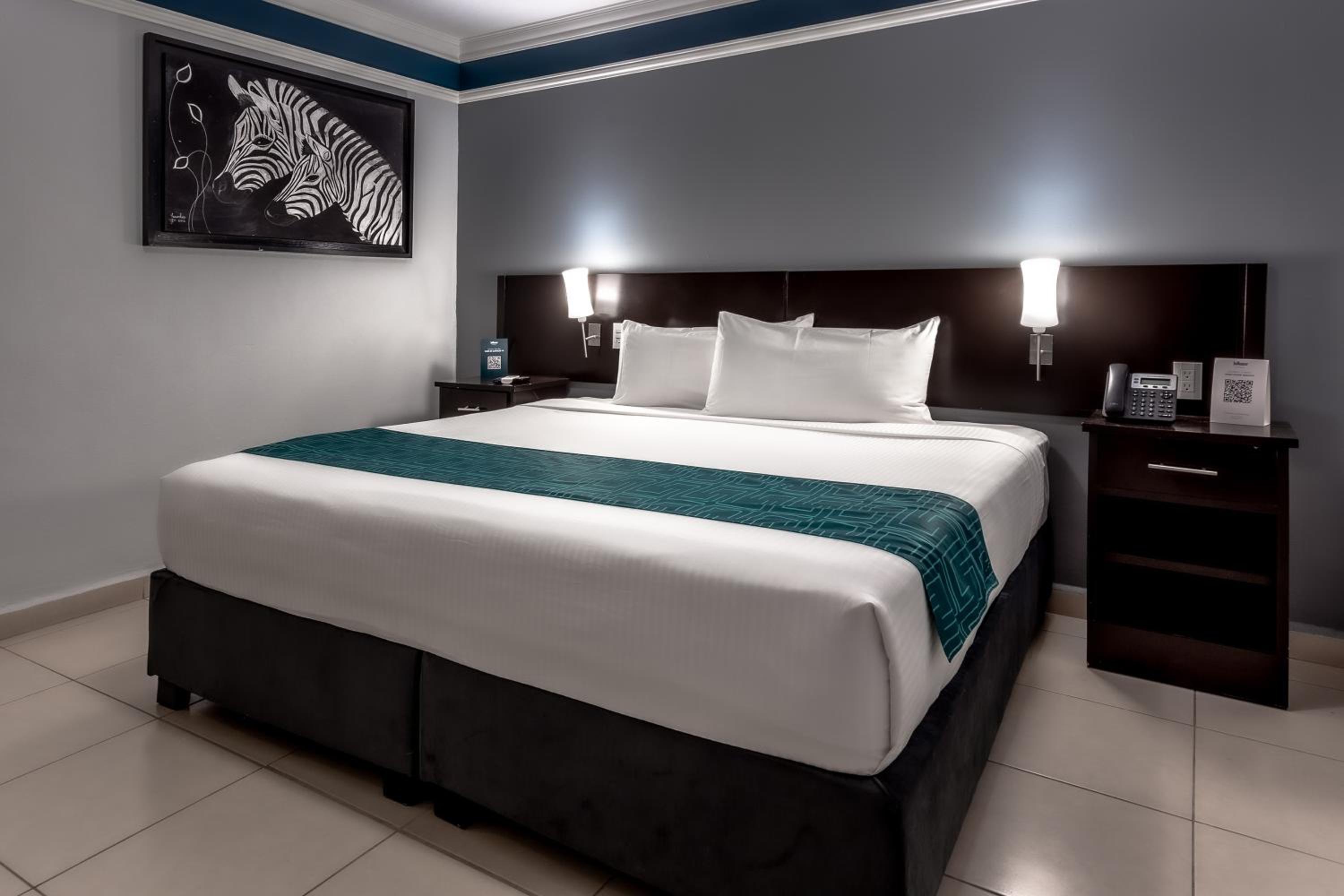 Standard King Room - Photo 1