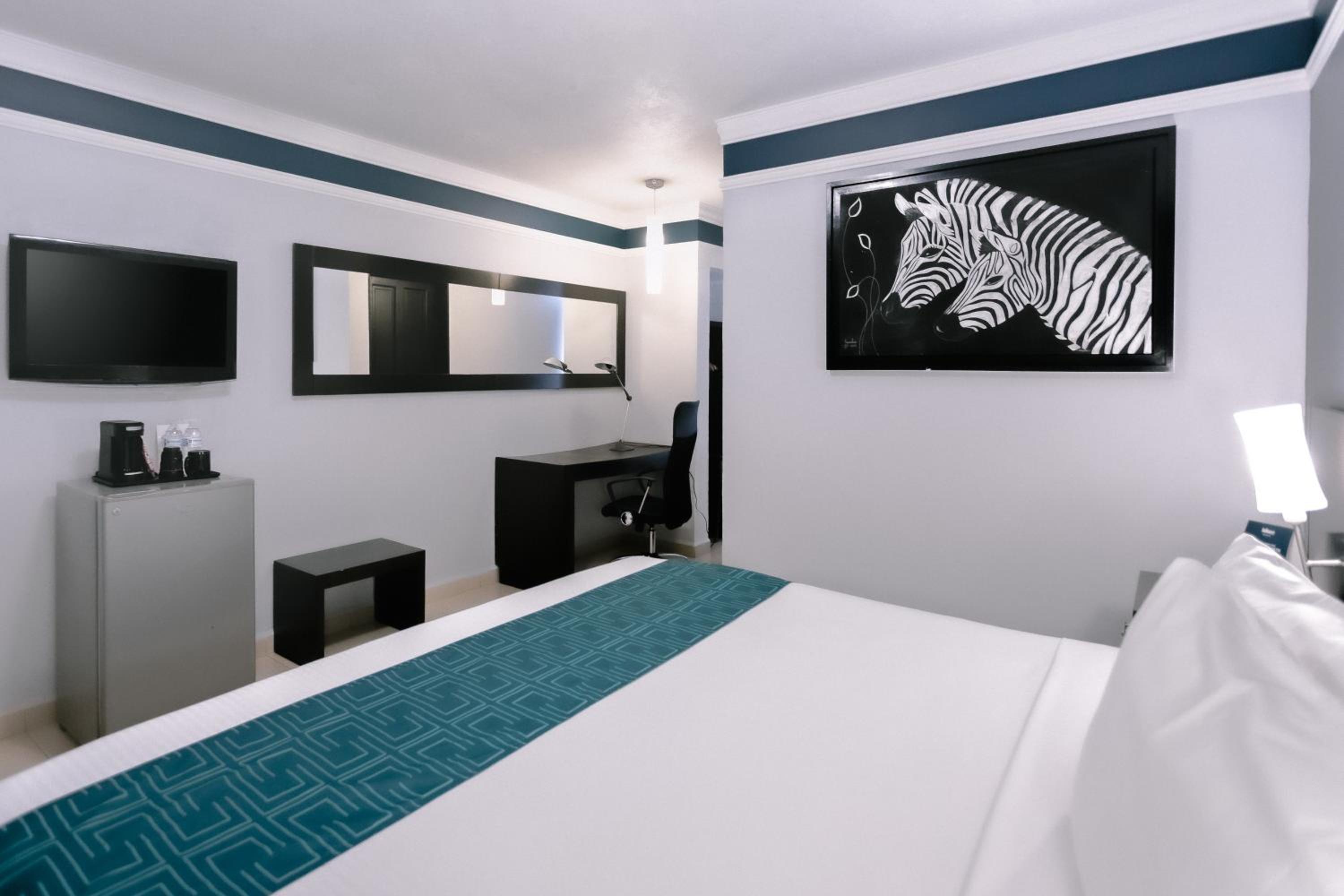 Standard King Room - Photo 19