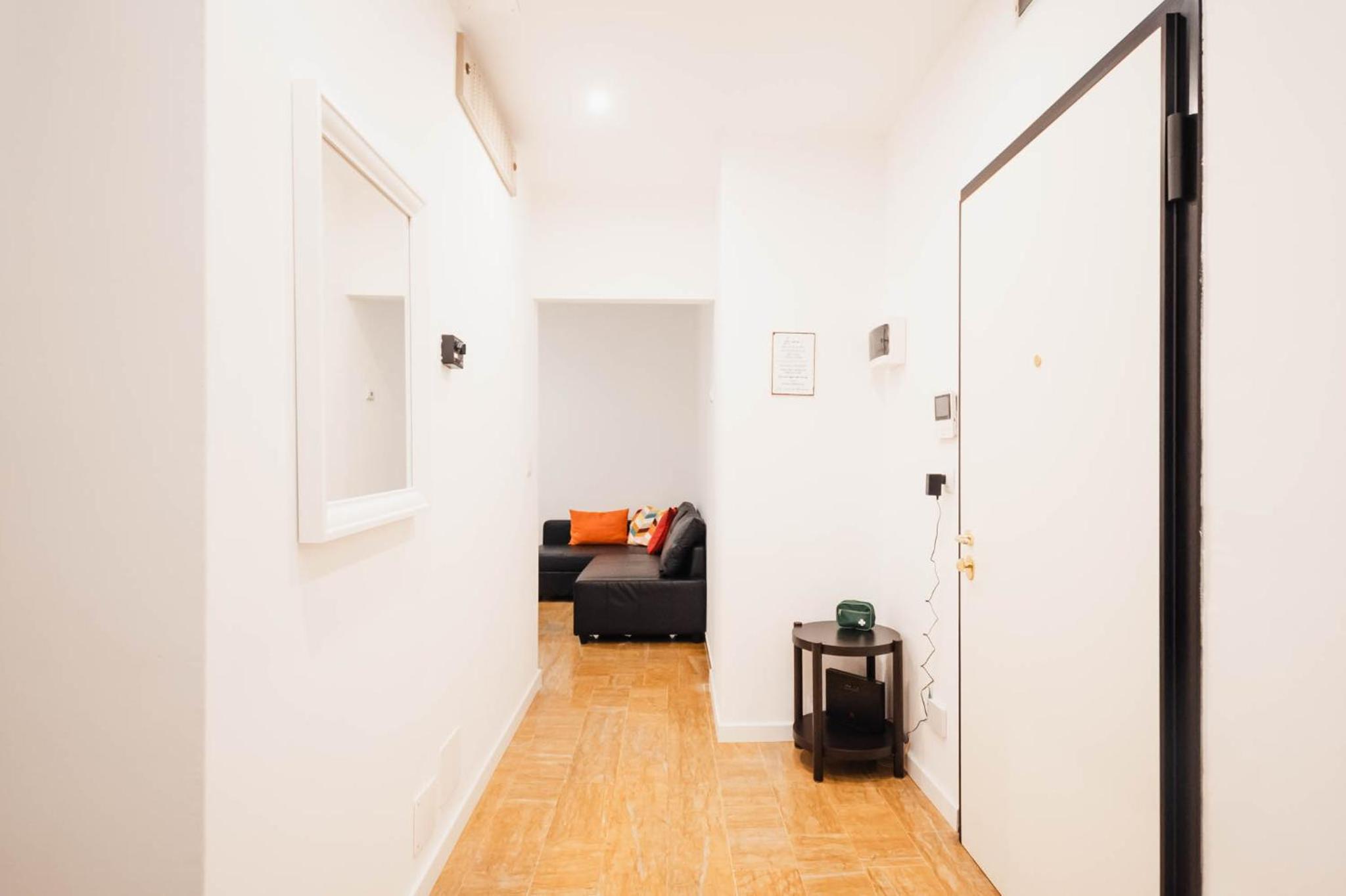 One-Bedroom Apartment photo 1