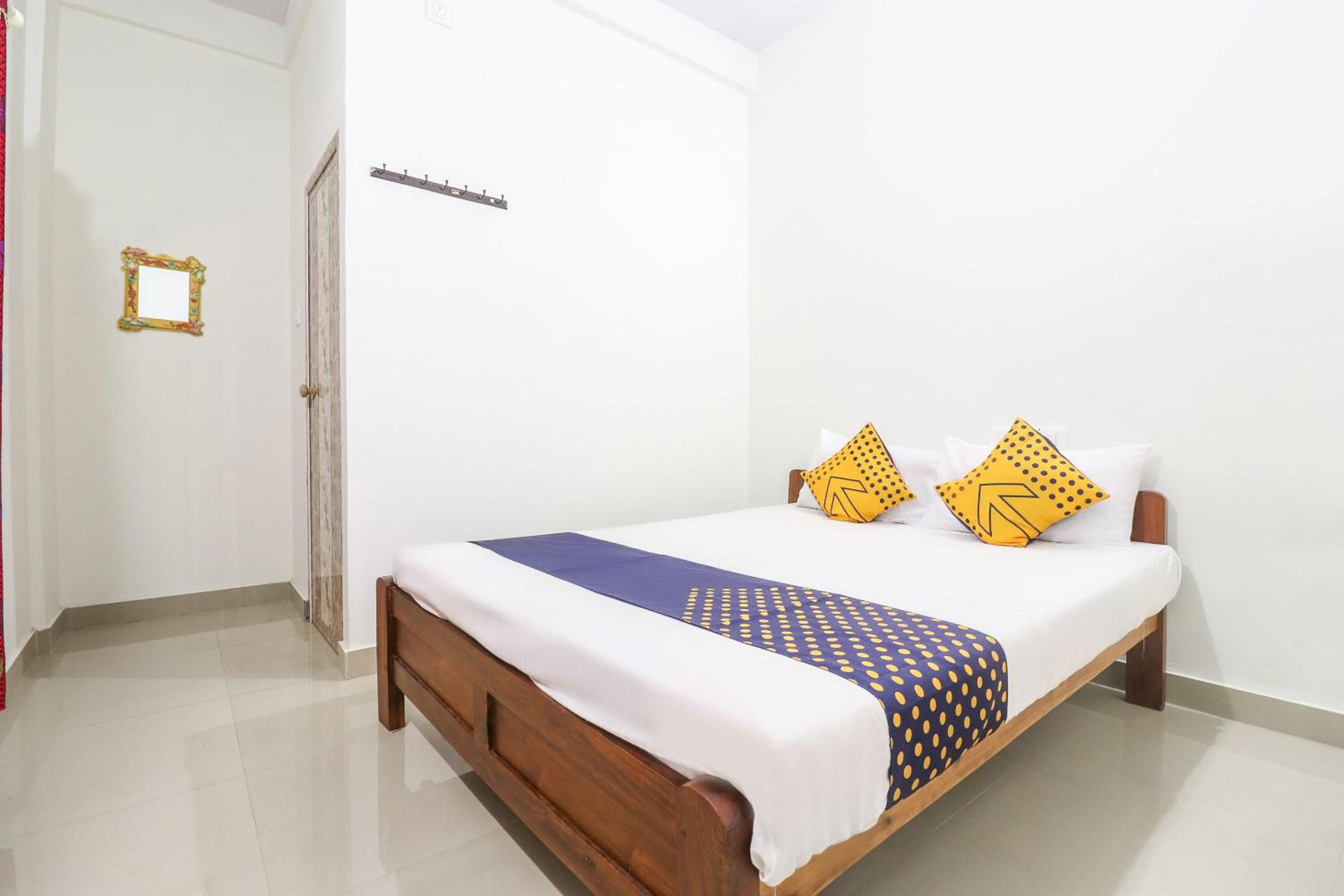 Single Room with Bathroom photo 3