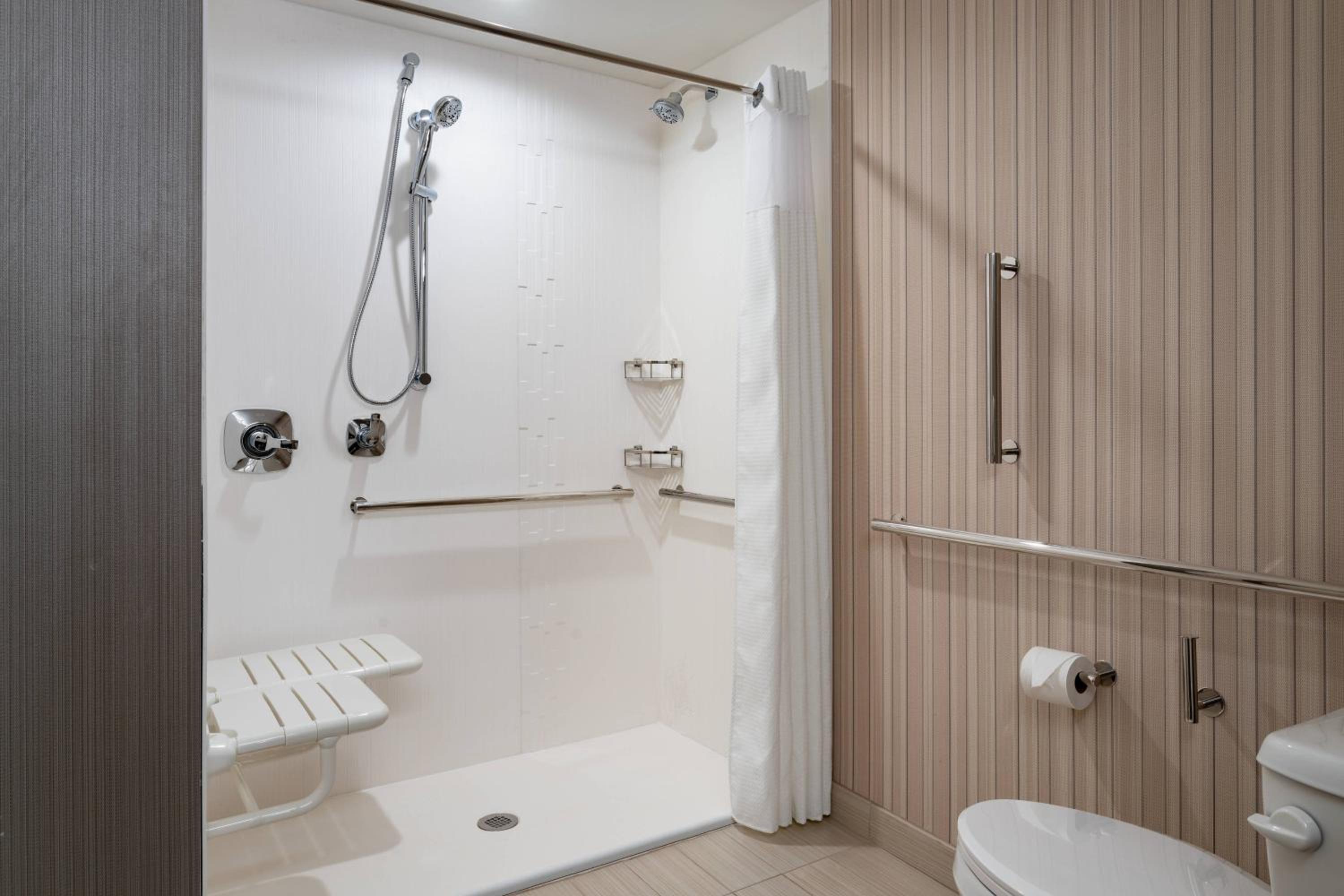 Queen Room with Two Queen Beds - Hearing Accessible - Photo 5