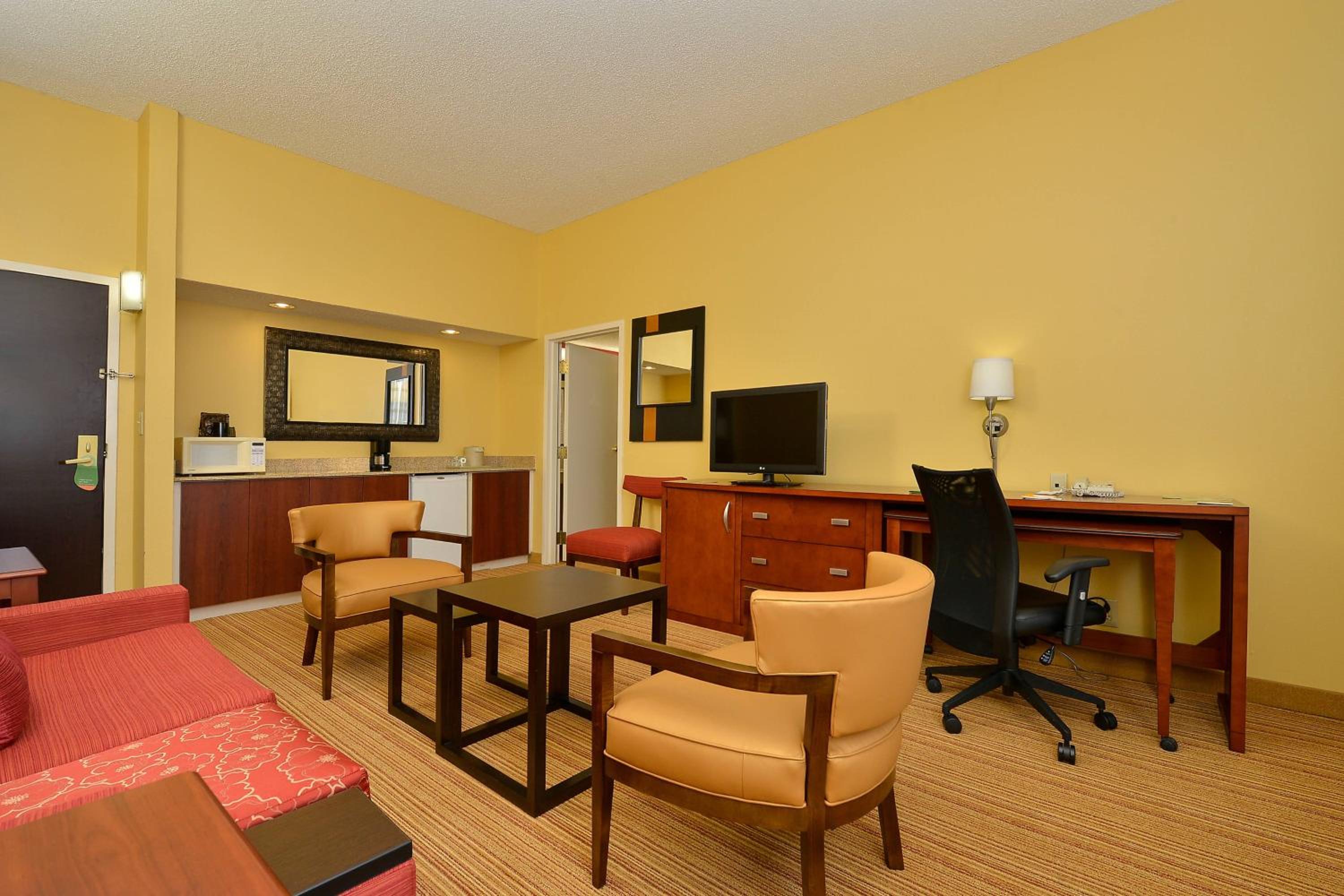 King Suite with Sofa Bed - Hearing Accessible - Photo 3