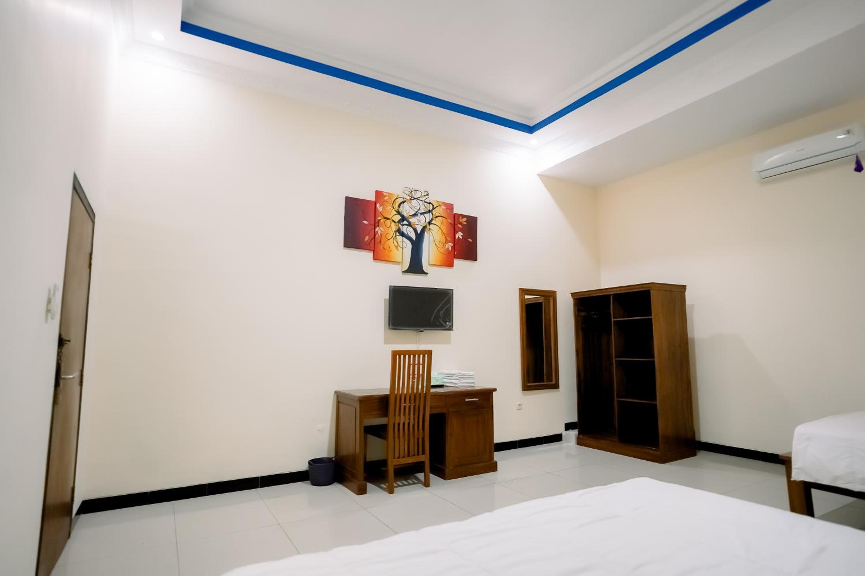 Family Room - Photo 5