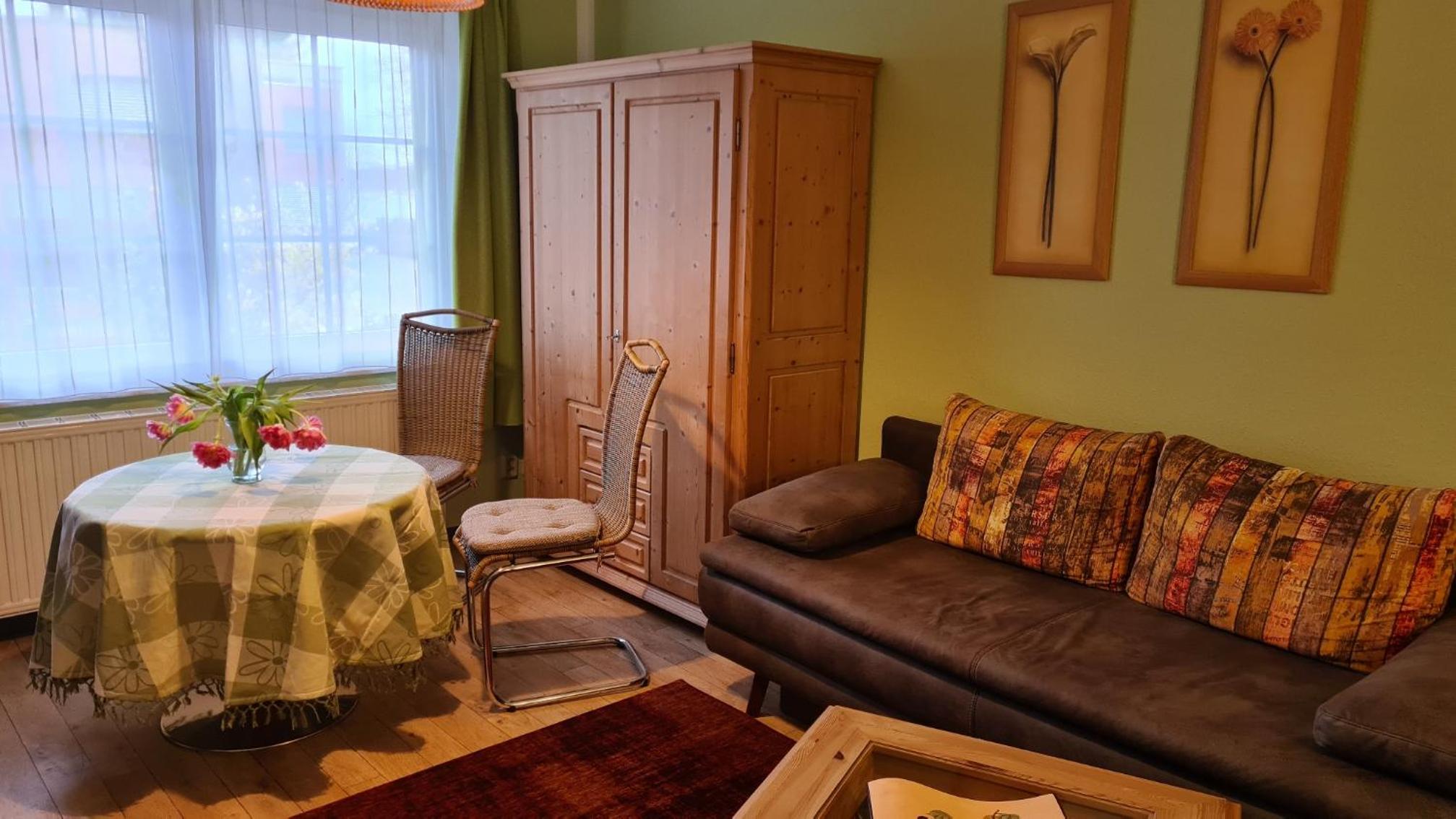One-Bedroom Apartment photo 1