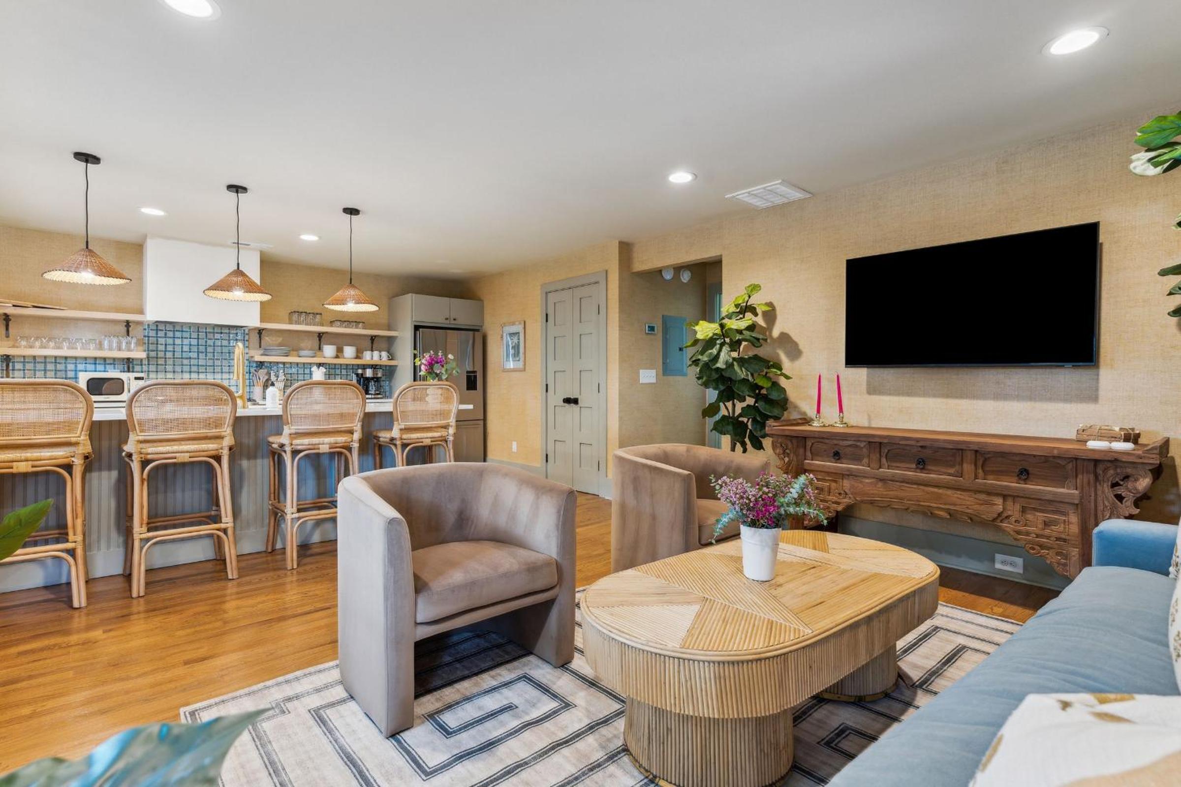 Two-Bedroom House - Photo 11