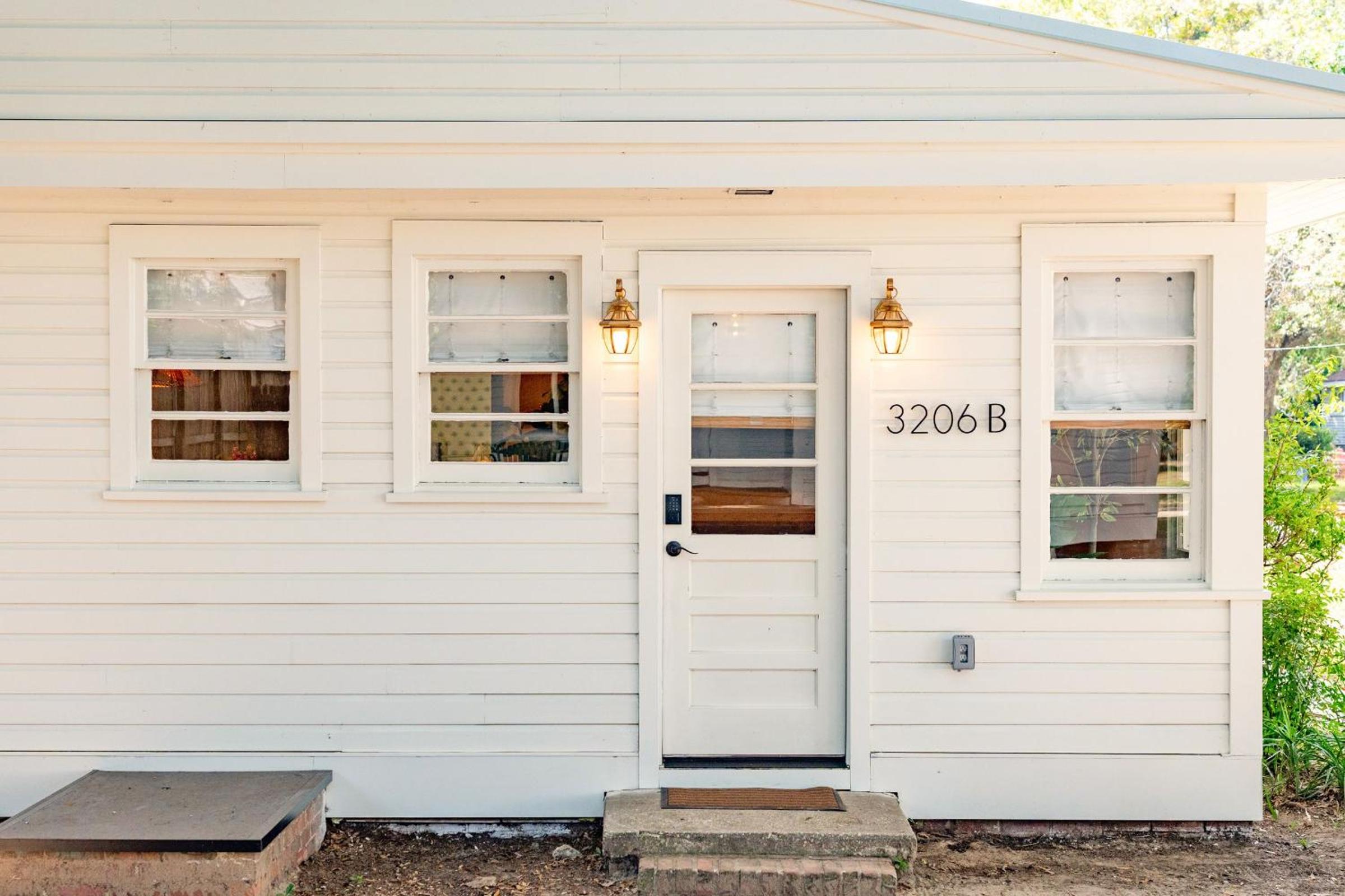 Two-Bedroom House - Photo 12