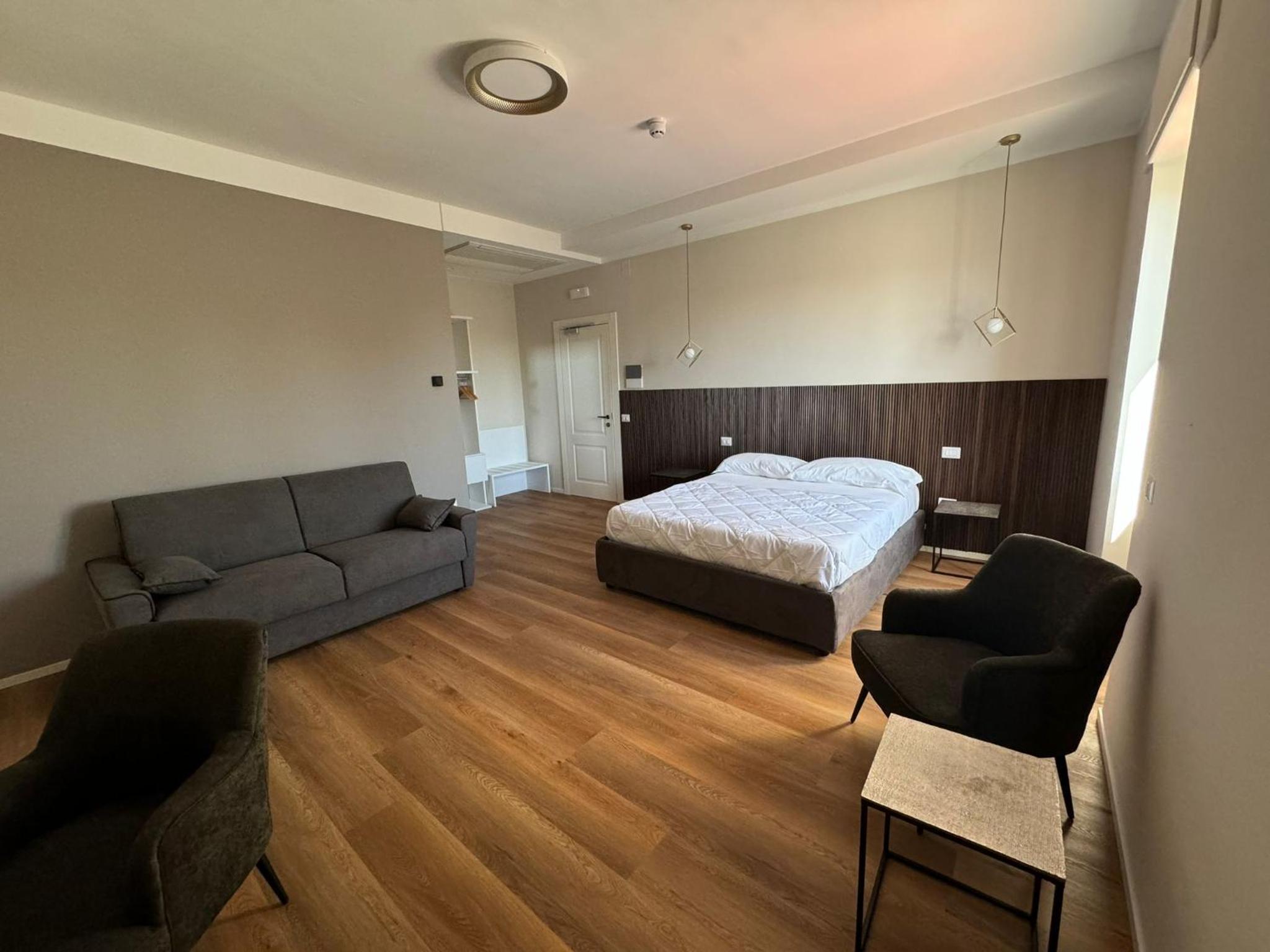 Deluxe King Room photo 1