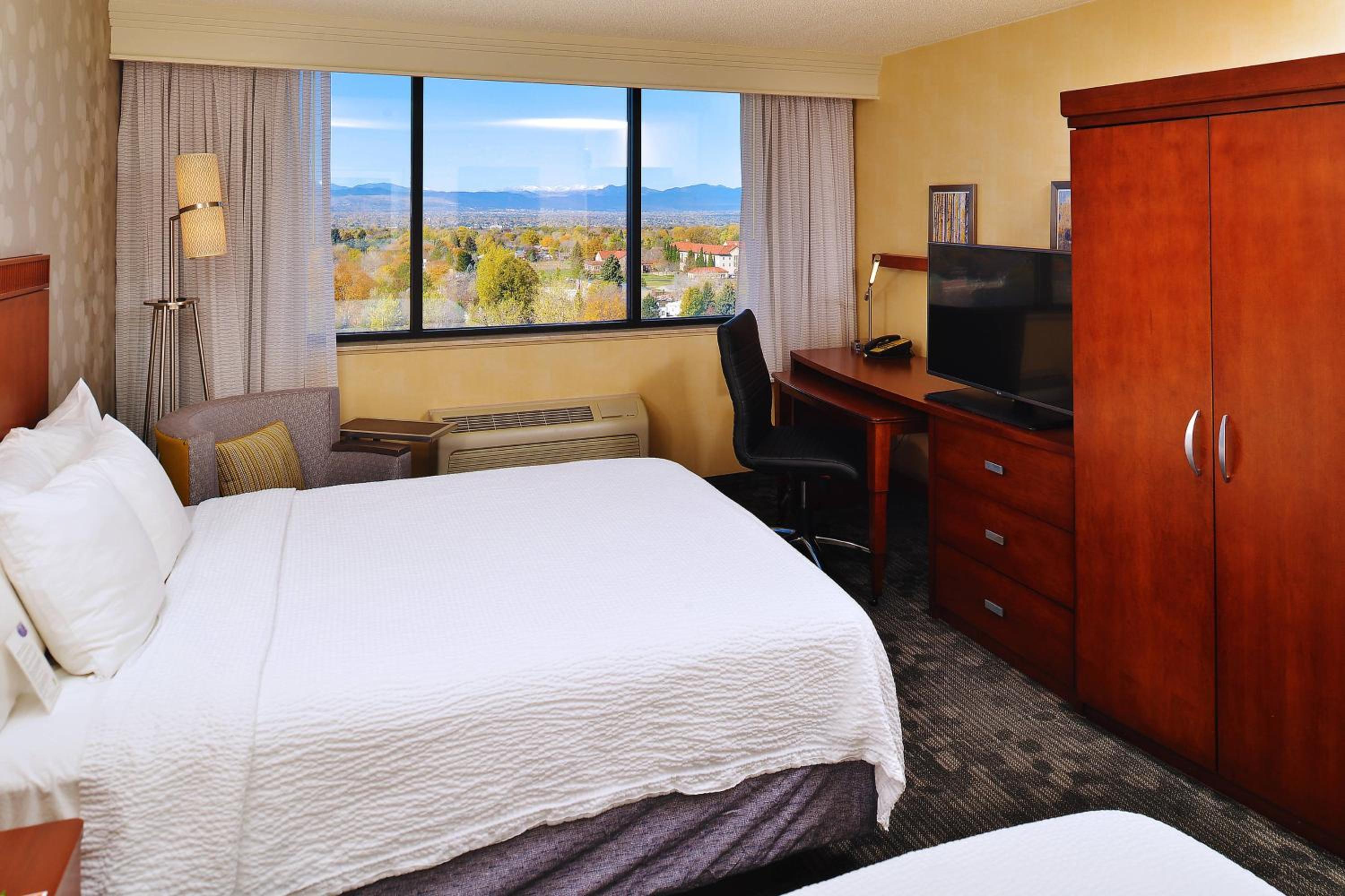 Queen Room with Mountain View photo 1