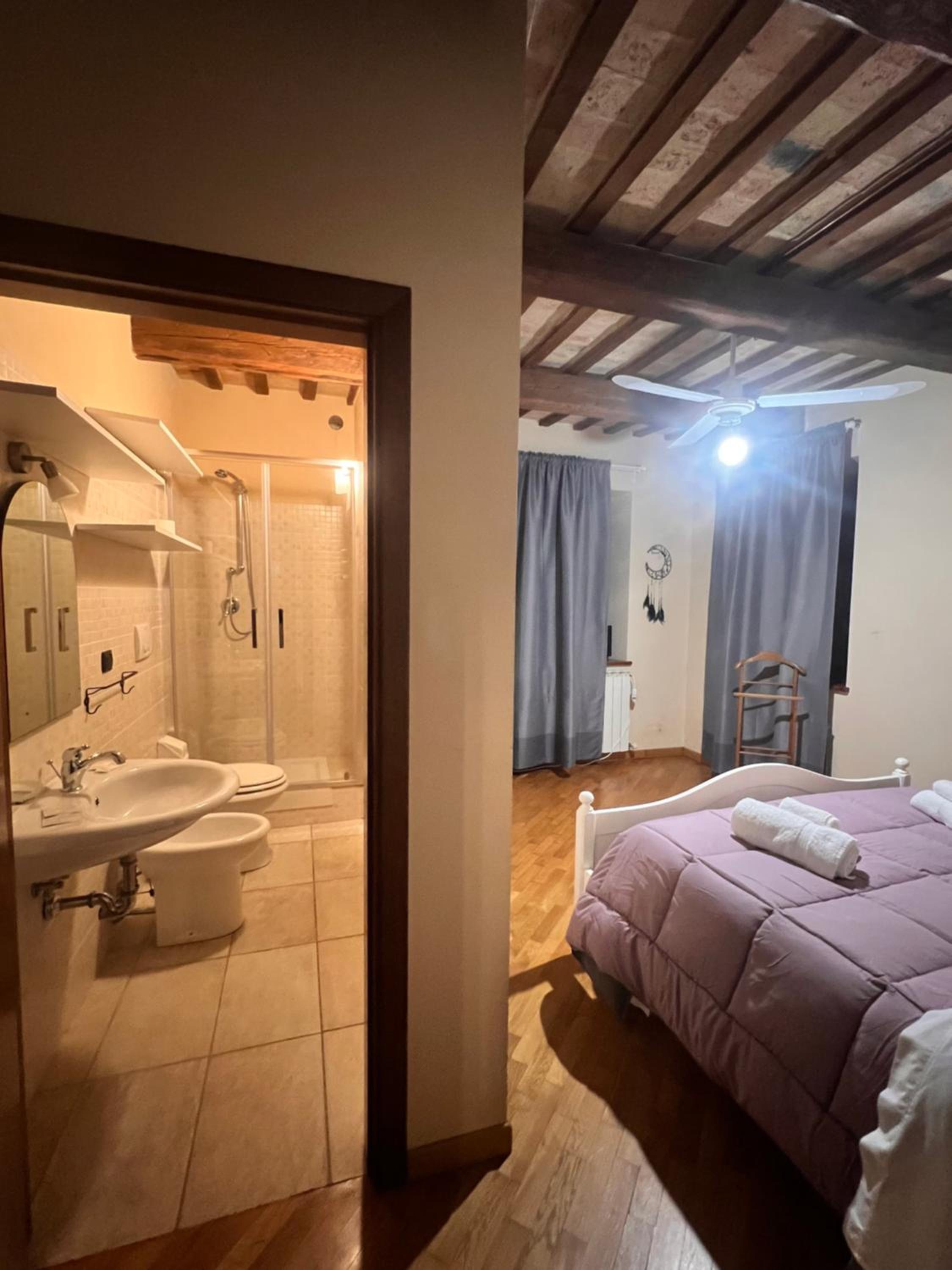 Large Double Room photo 1