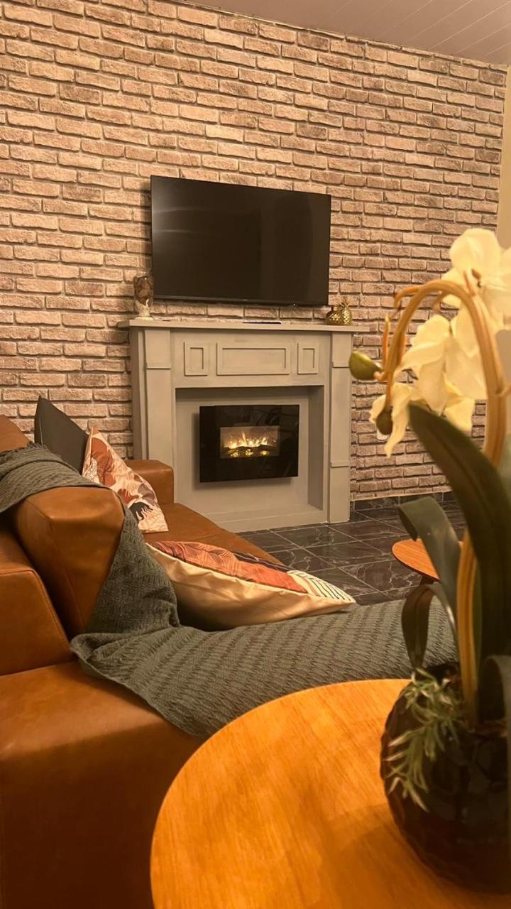 Five-Bedroom House photo 1
