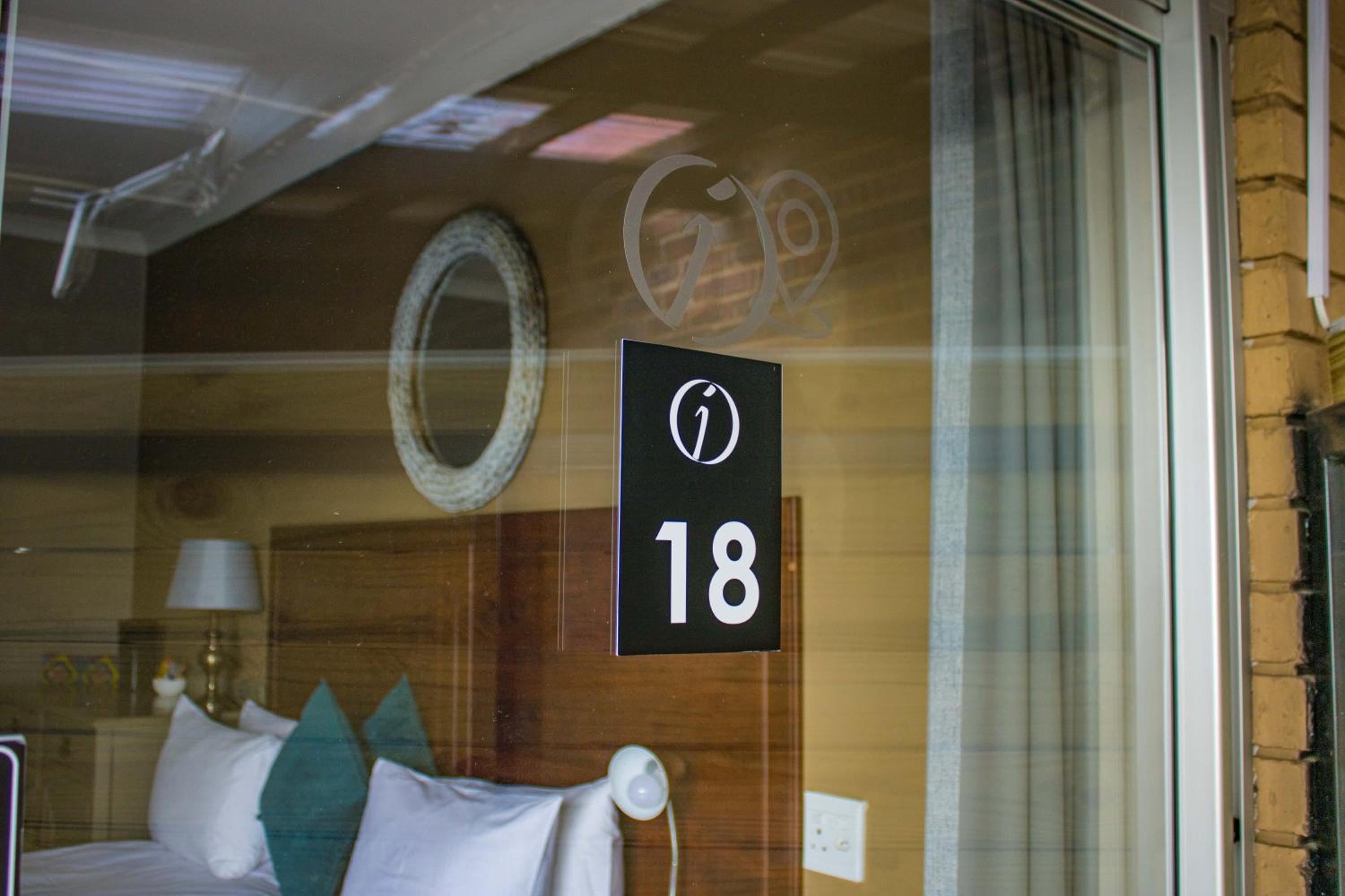 Deluxe Double or Twin Room - Photo 6