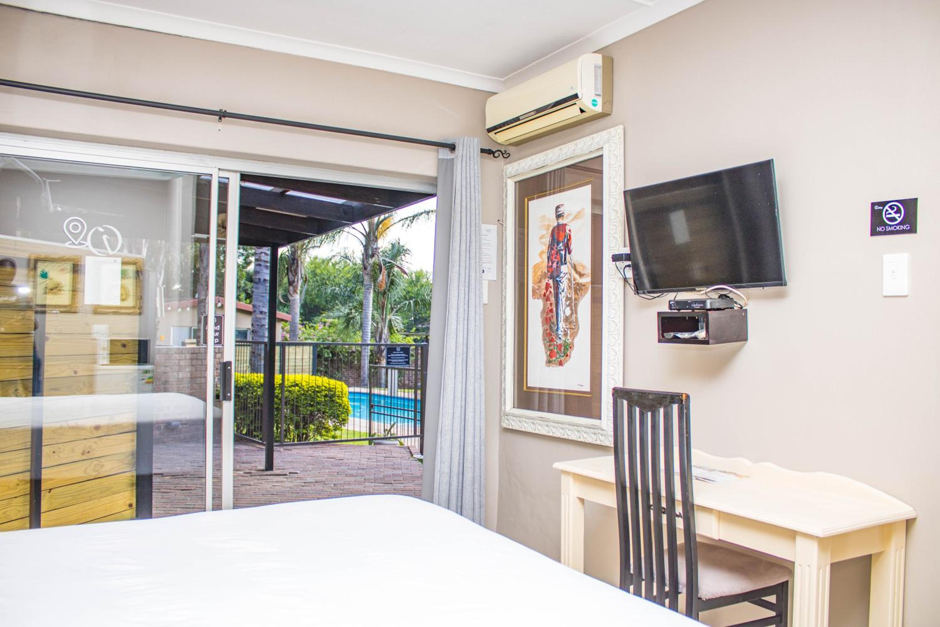 Deluxe Double or Twin Room - Photo 3