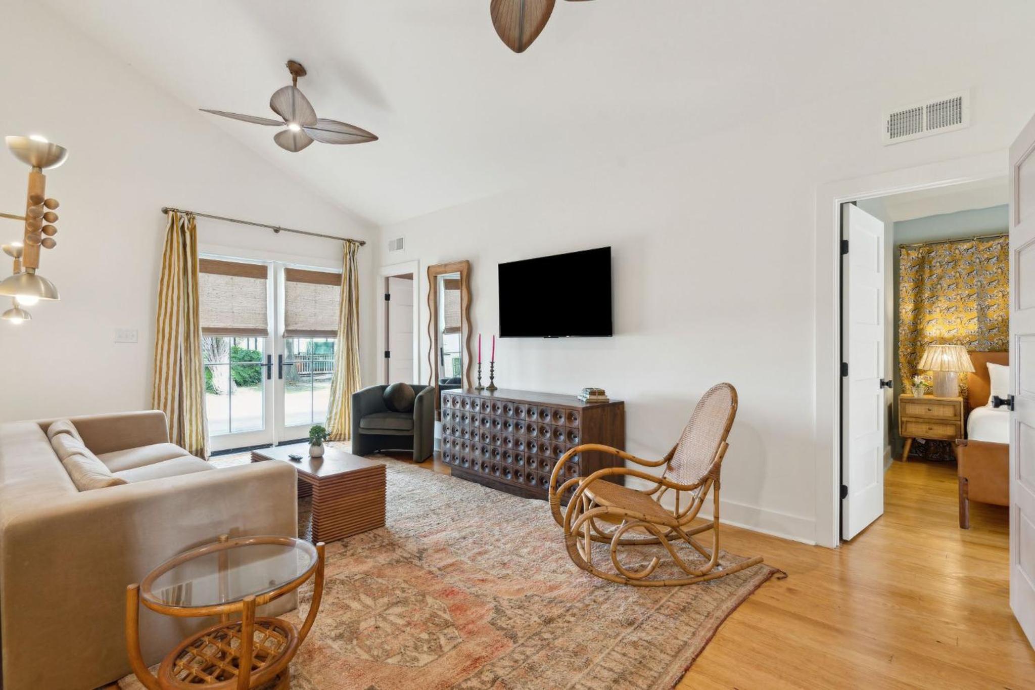 Three-Bedroom House photo 2