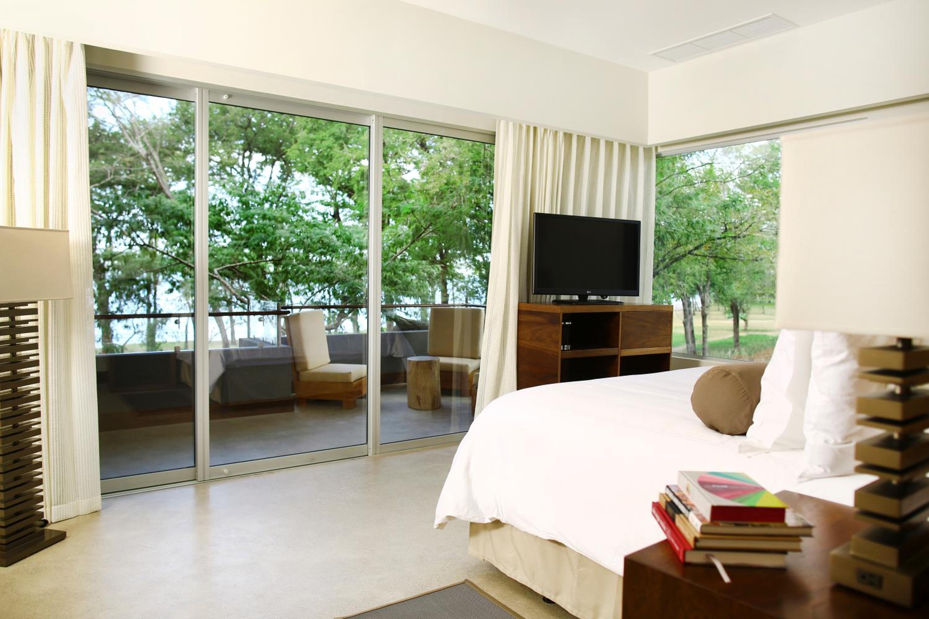 One-Bedroom Canopy Grand King Suite with Resort View - Photo 1