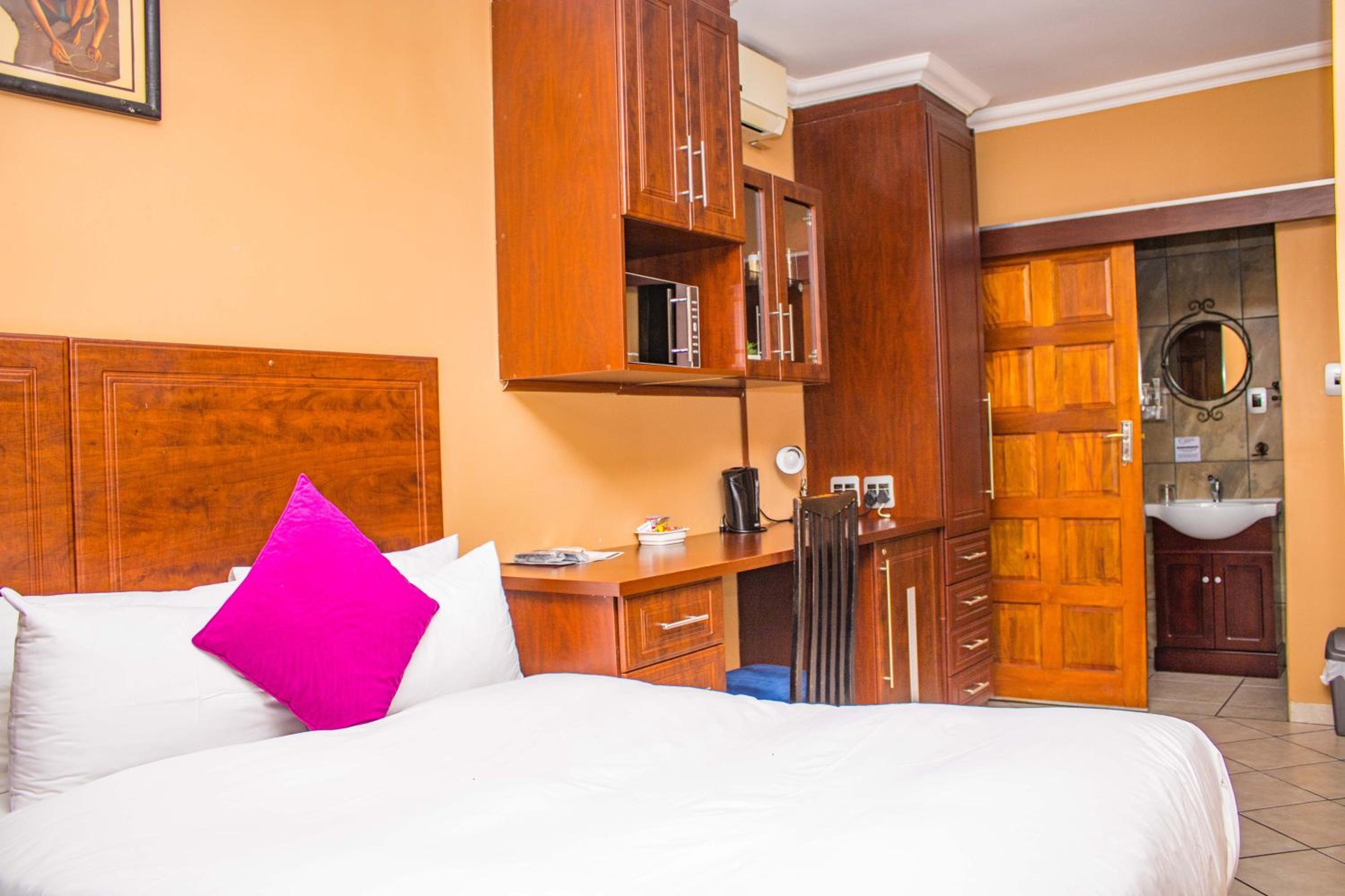 Deluxe Double or Twin Room - Photo 24
