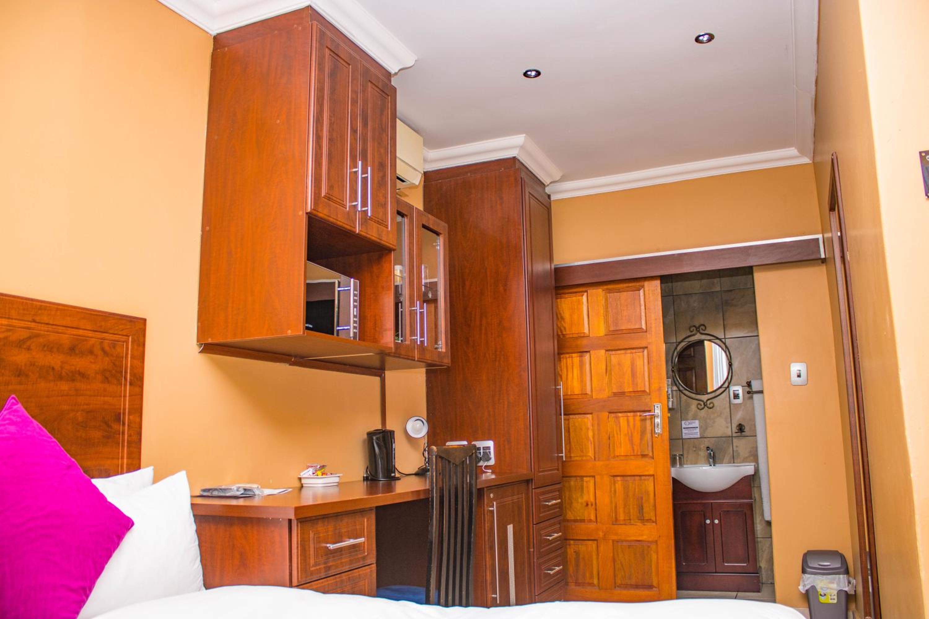 Deluxe Double or Twin Room - Photo 23
