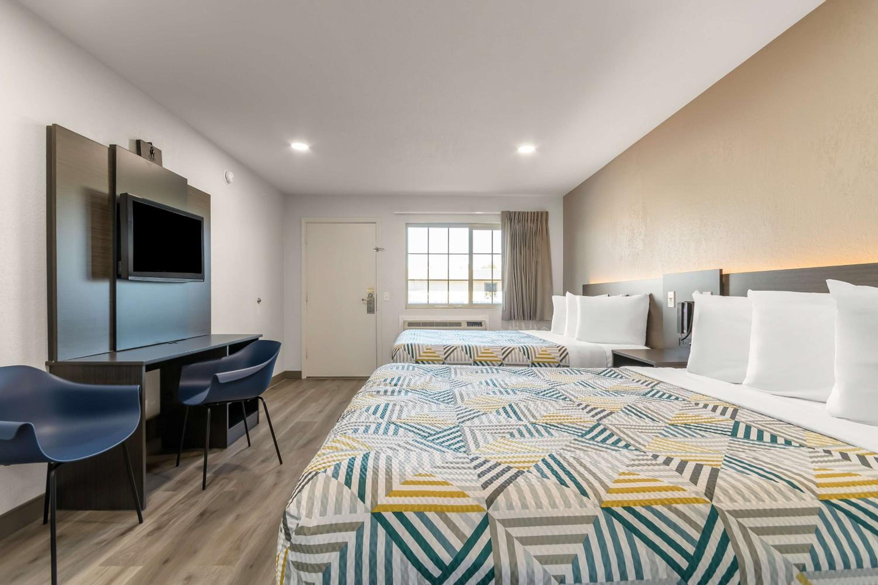 Queen Room with Two Queen Beds - Non-Smoking