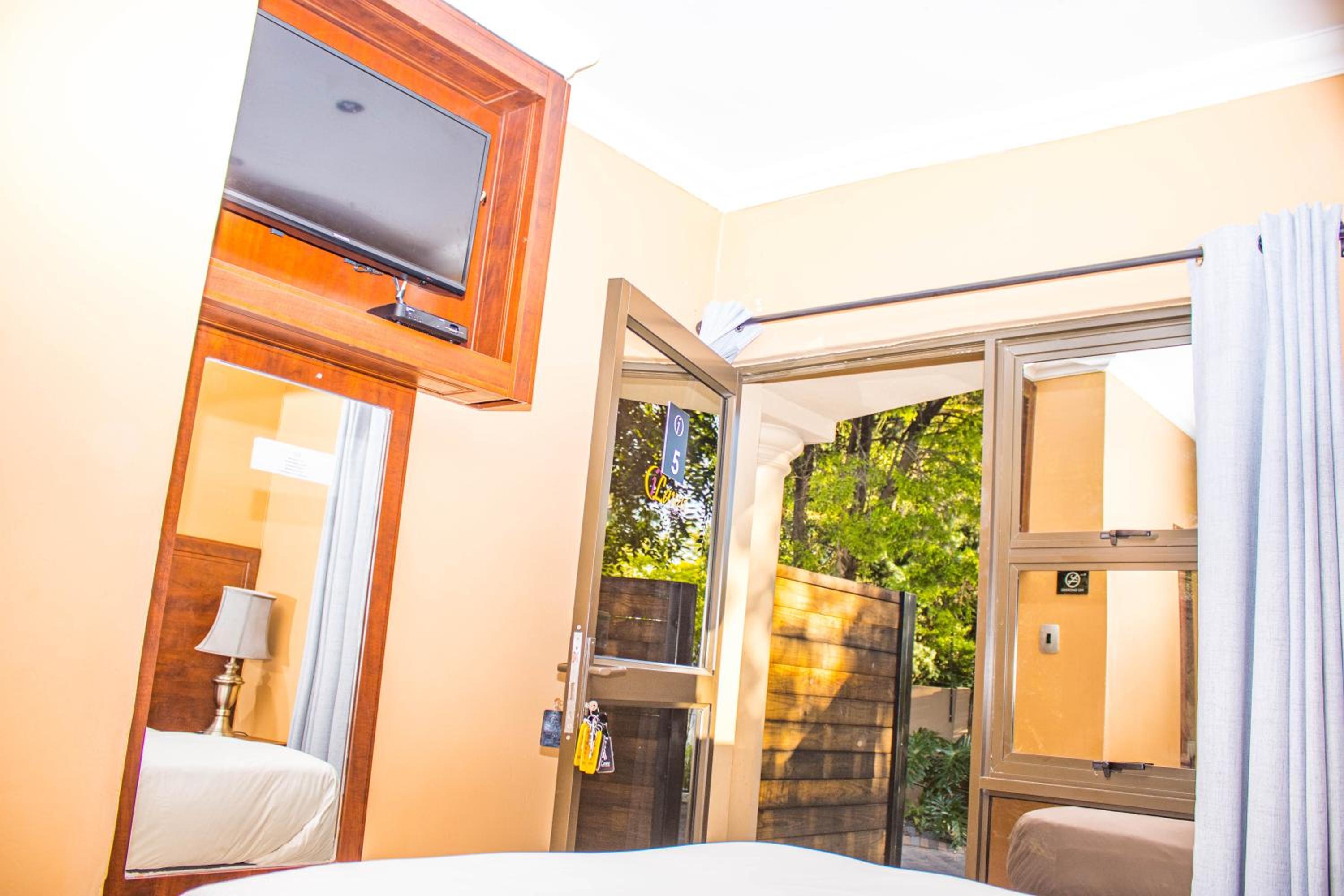 Deluxe Double or Twin Room - Photo 25