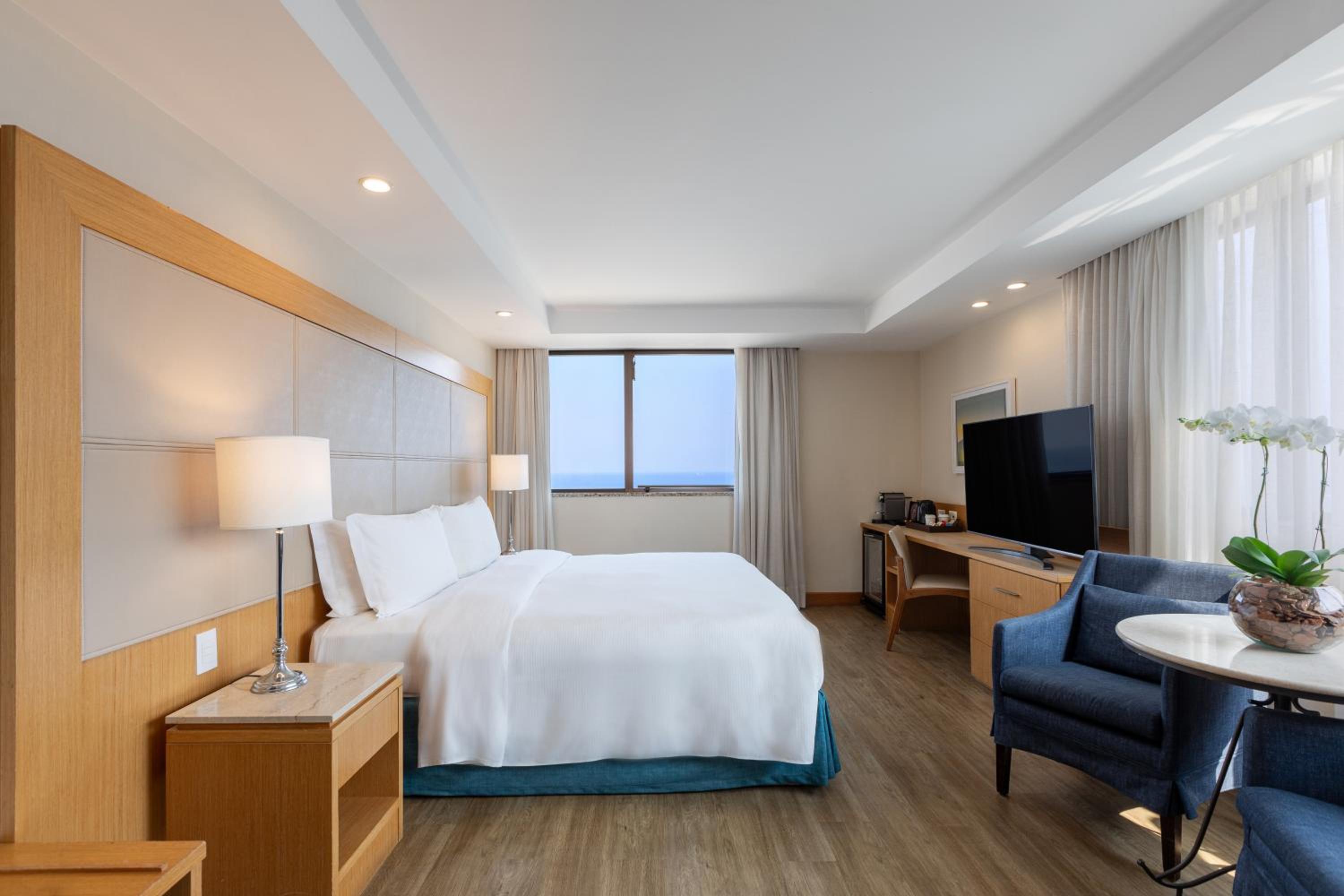 Executive King Suite - Ocean Front thumbnail 6