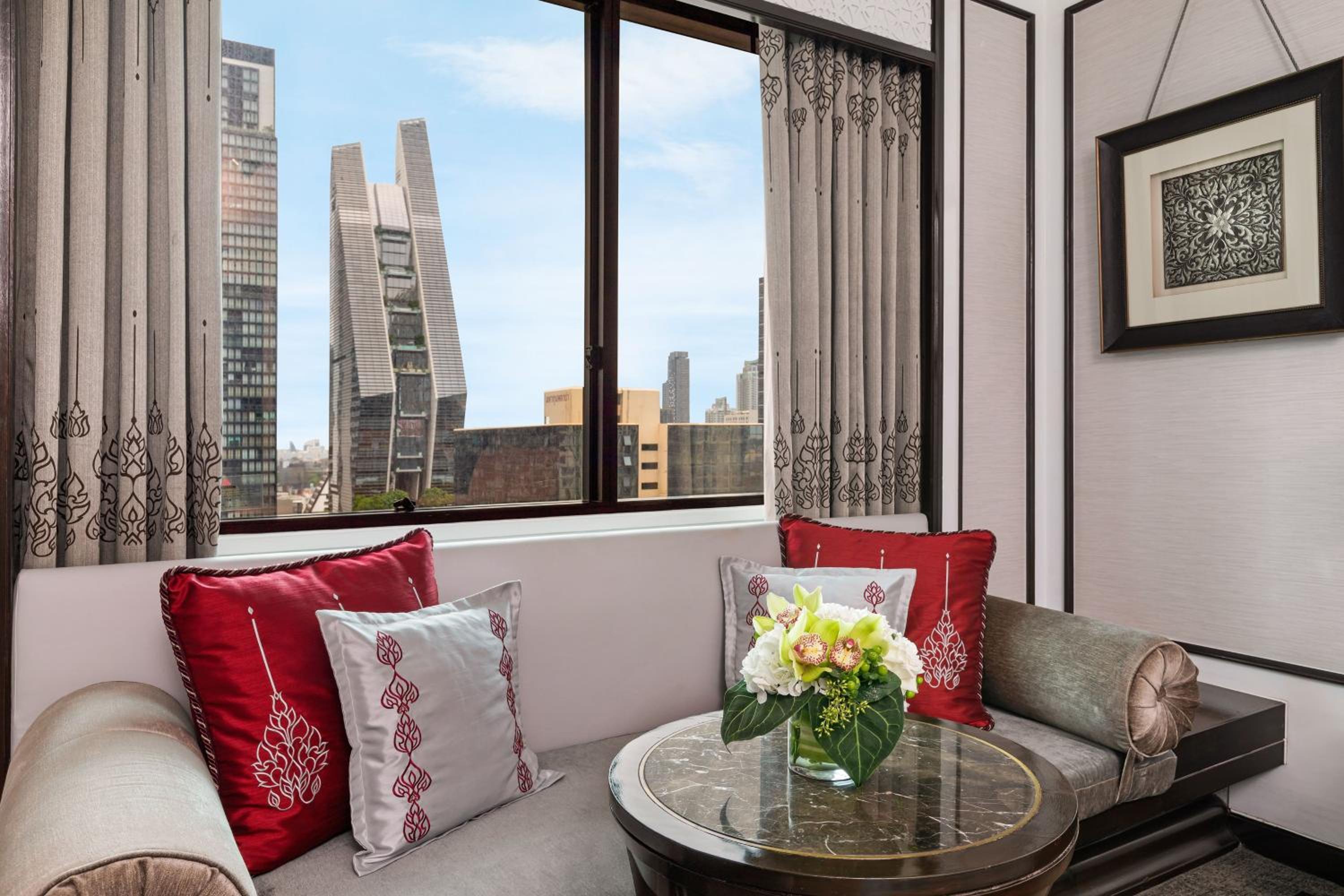 Athenee, Guest room, 1 King, City view thumbnail 5