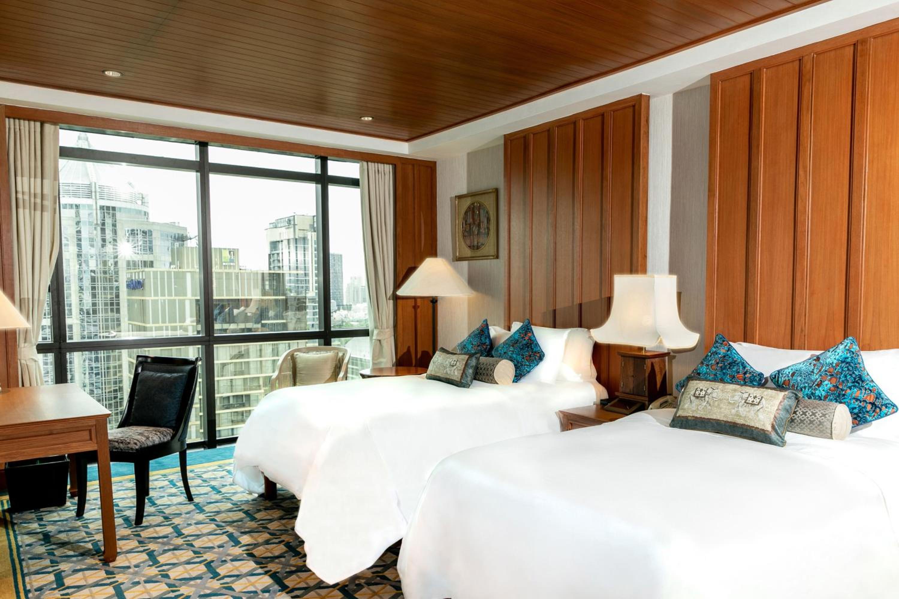 Ruen Thai, Club lounge access, 2 Bedroom Suite, City view thumbnail 5