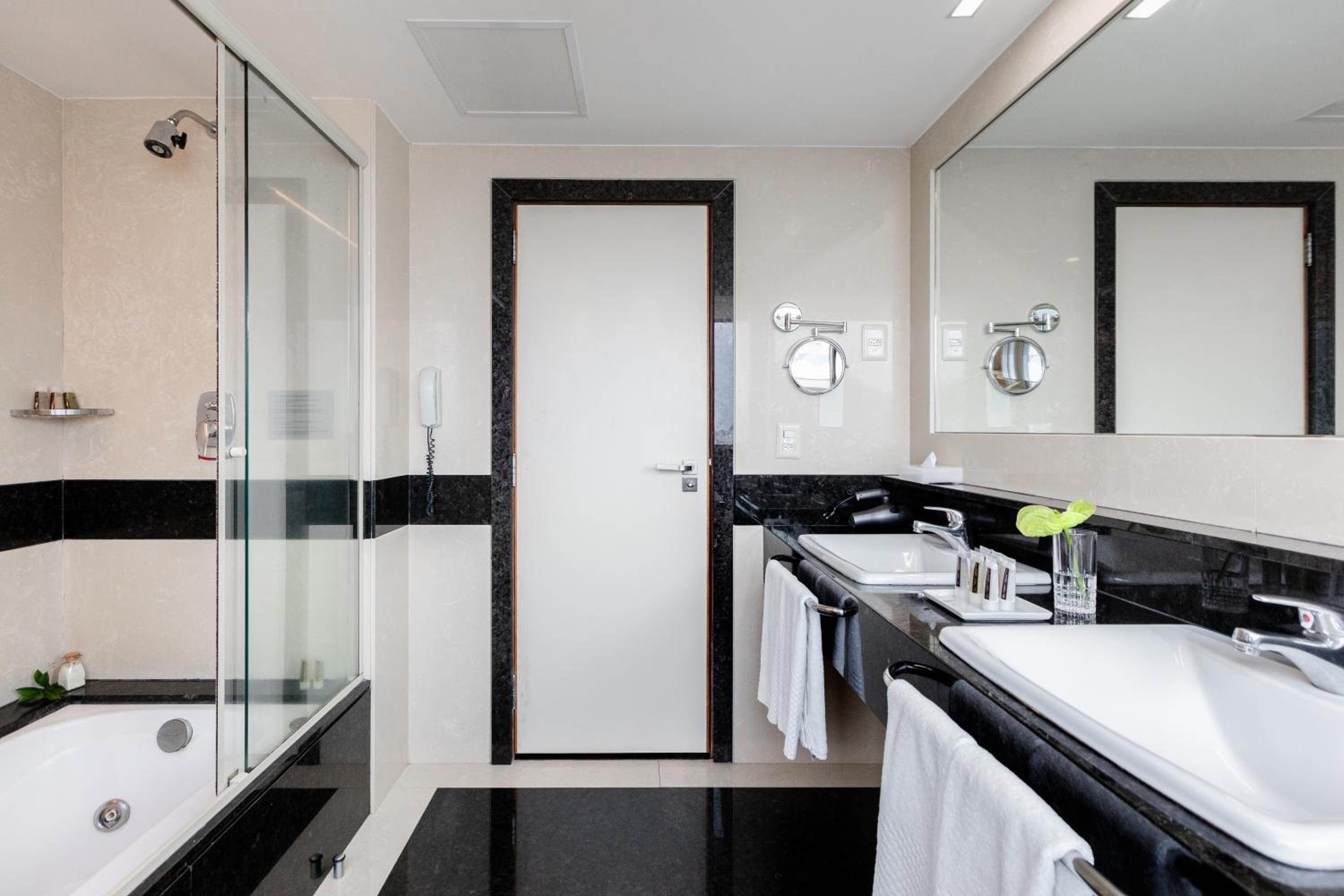 Executive King Suite - Ocean Front