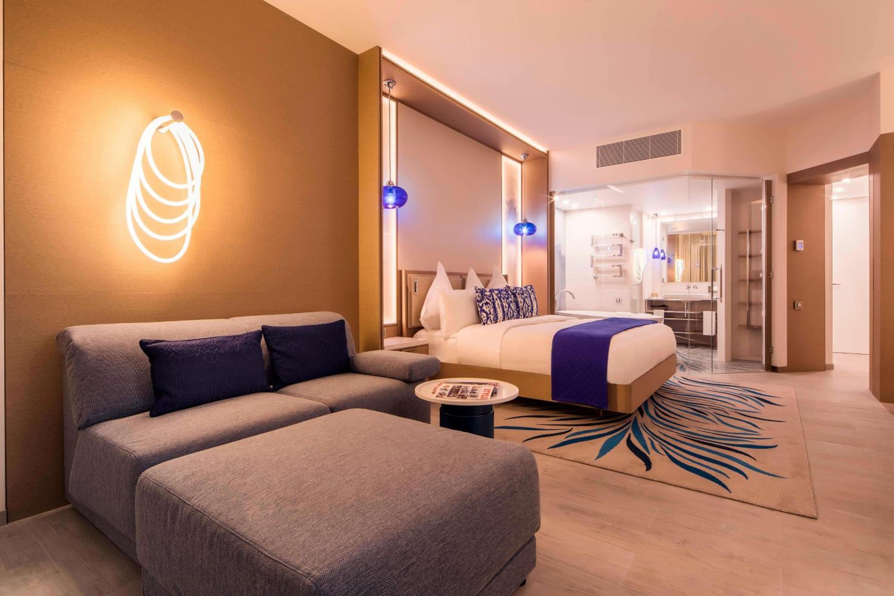 Standard Room, Guest room, 1 King, Balcony photo 2