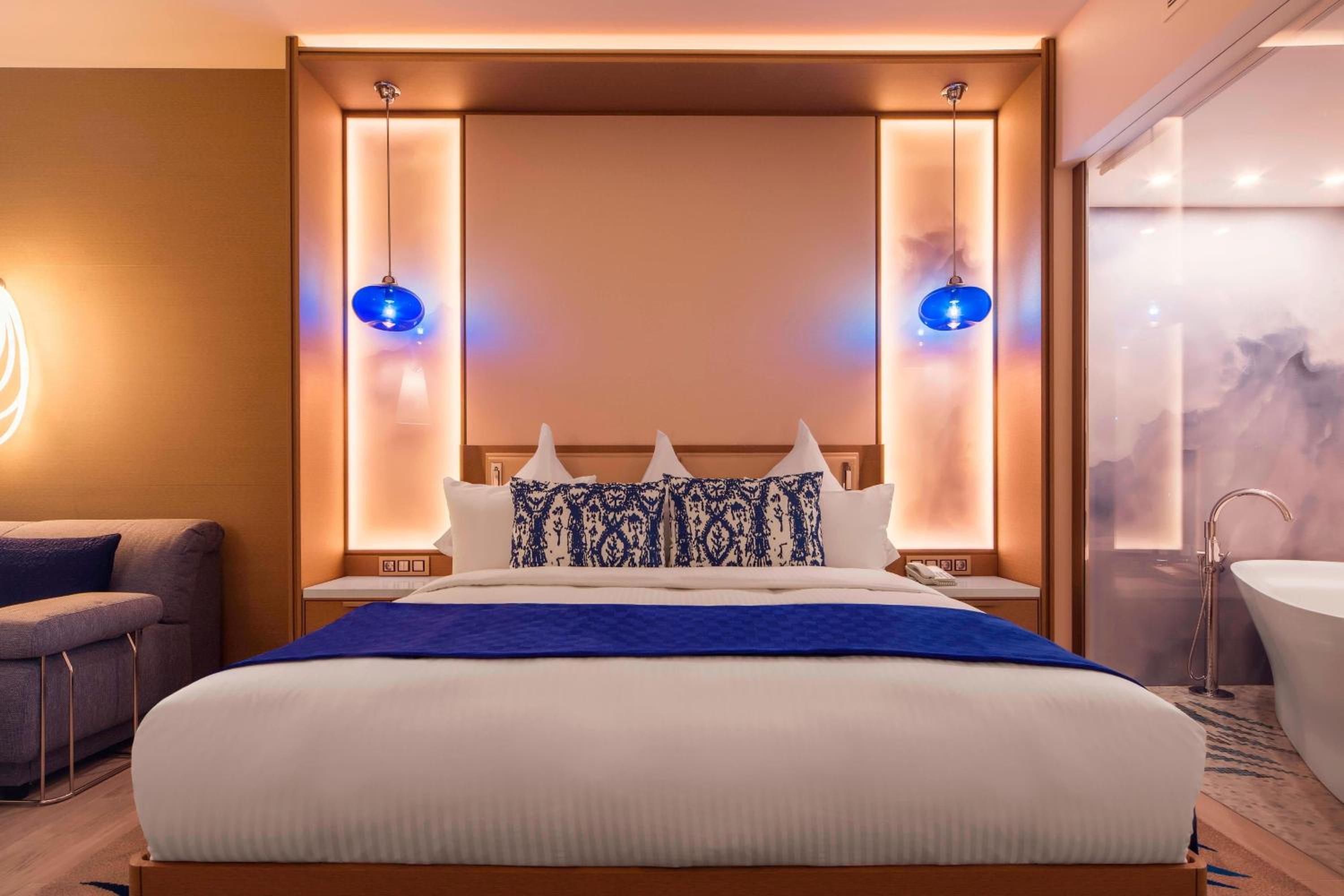 Standard Room, Guest room, 1 King, Balcony photo 3