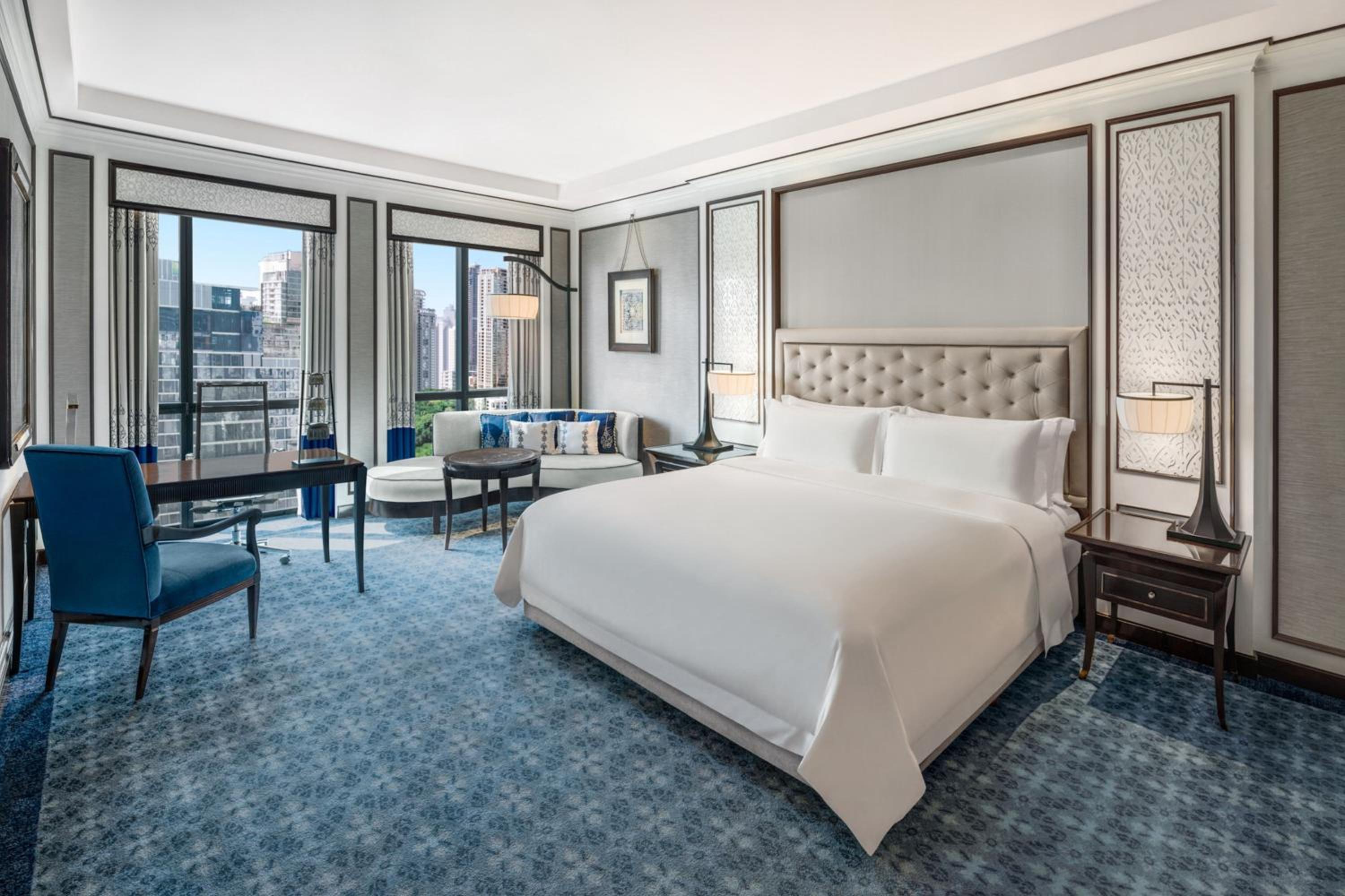 Royal Club Room - Club Lounge Access thumbnail 6