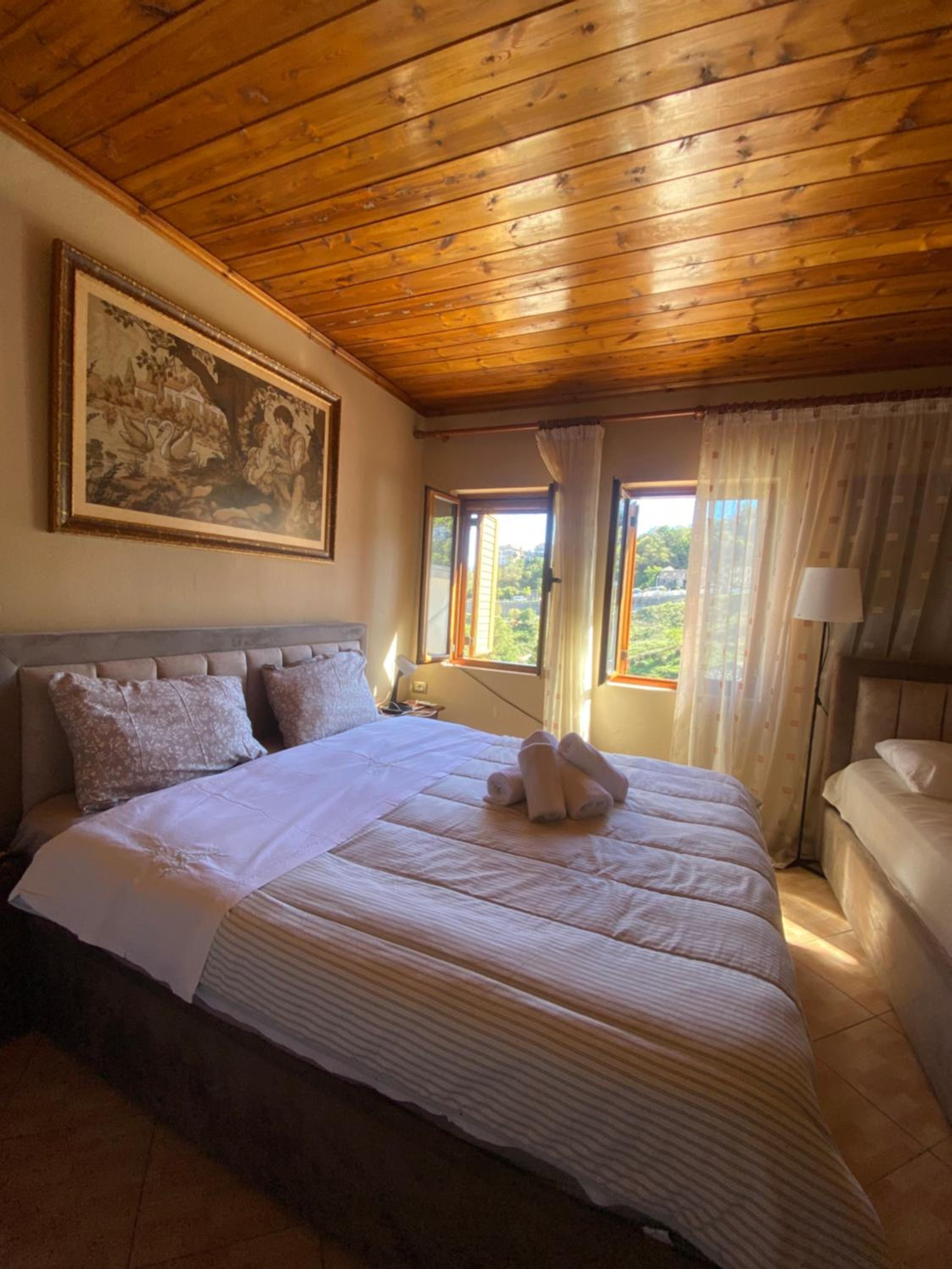Family Room with Mountain View photo 1
