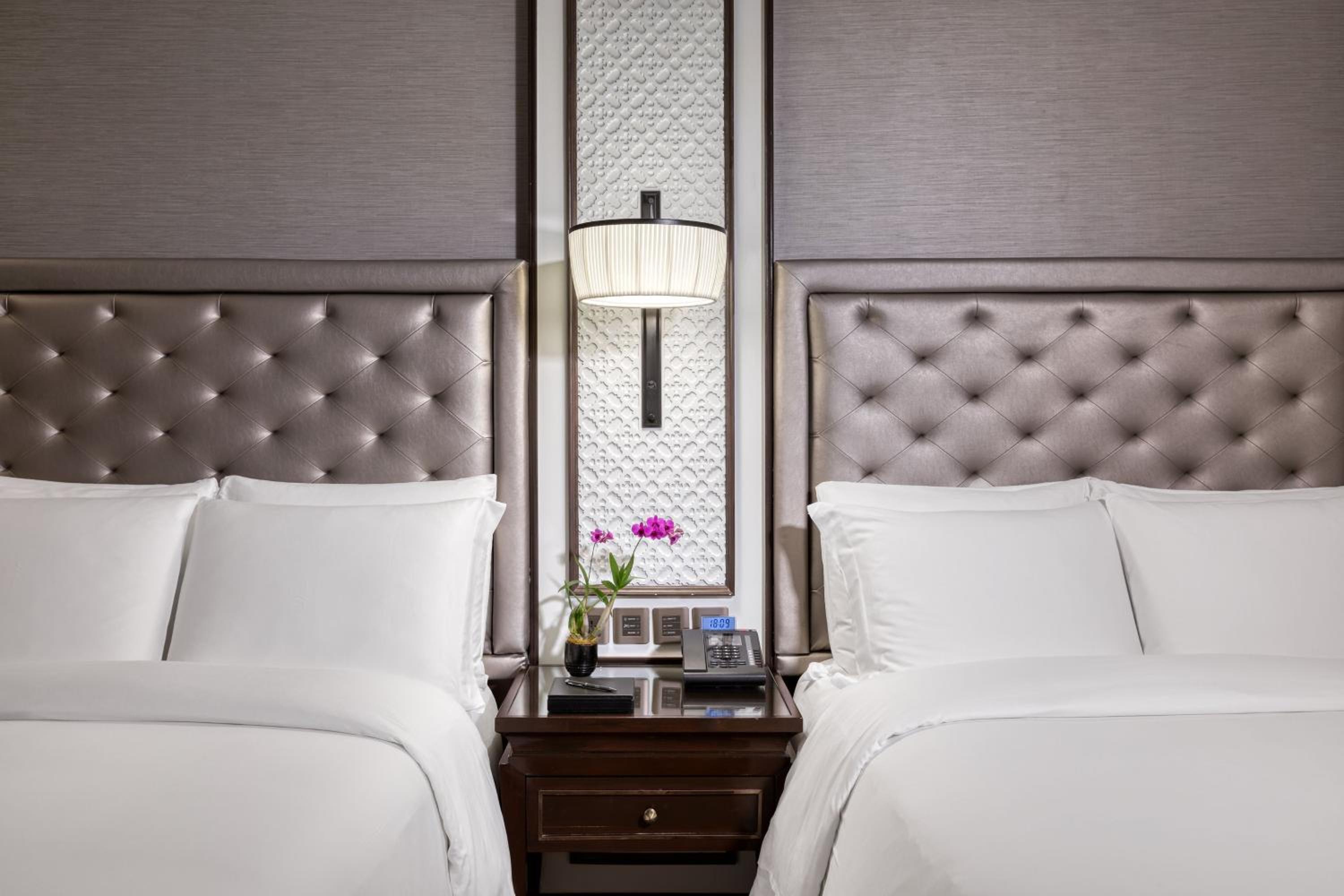Athenee, Guest room, 2 Double, City view thumbnail 5