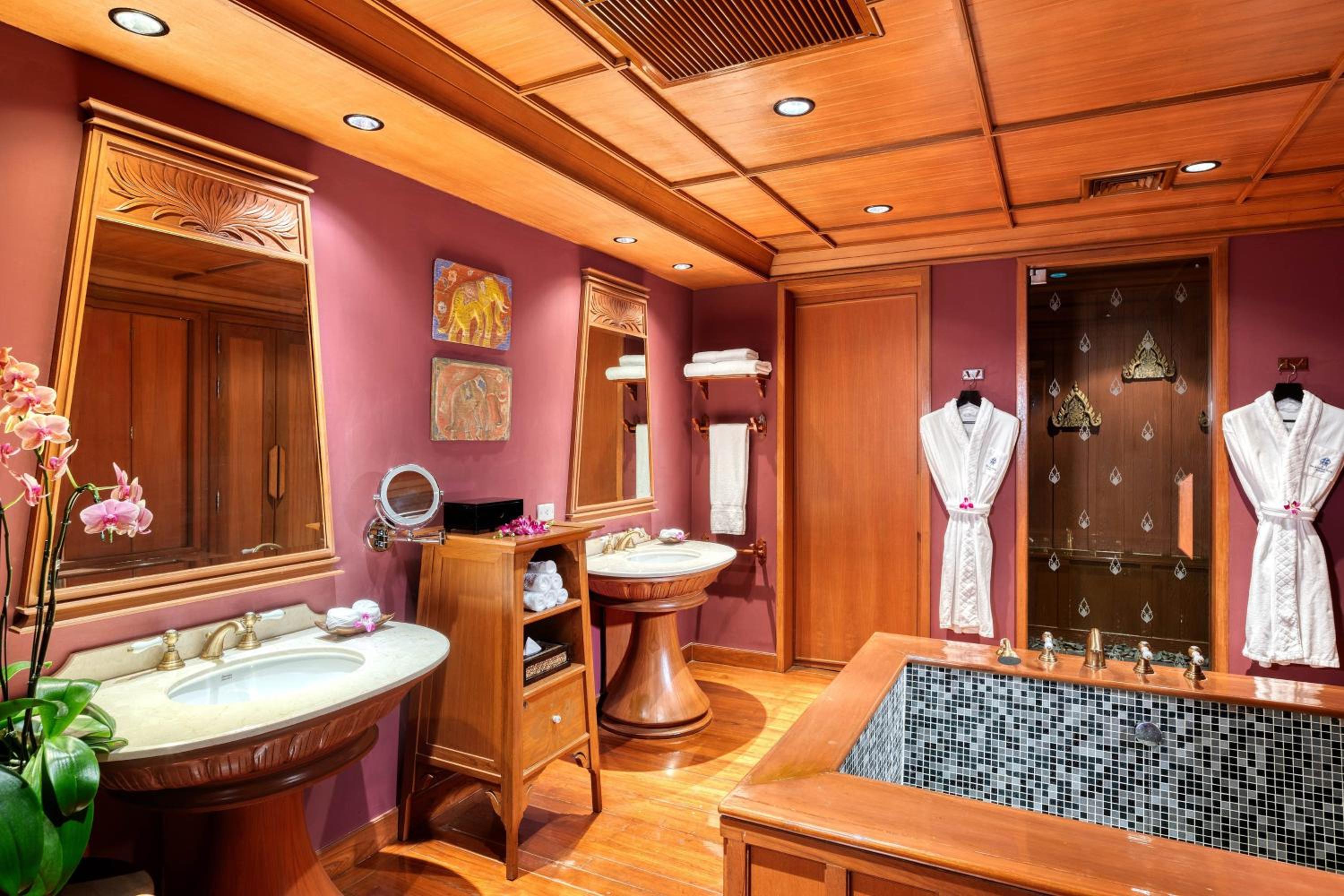 Ruen Thai, Club lounge access, 2 Bedroom Suite, City view